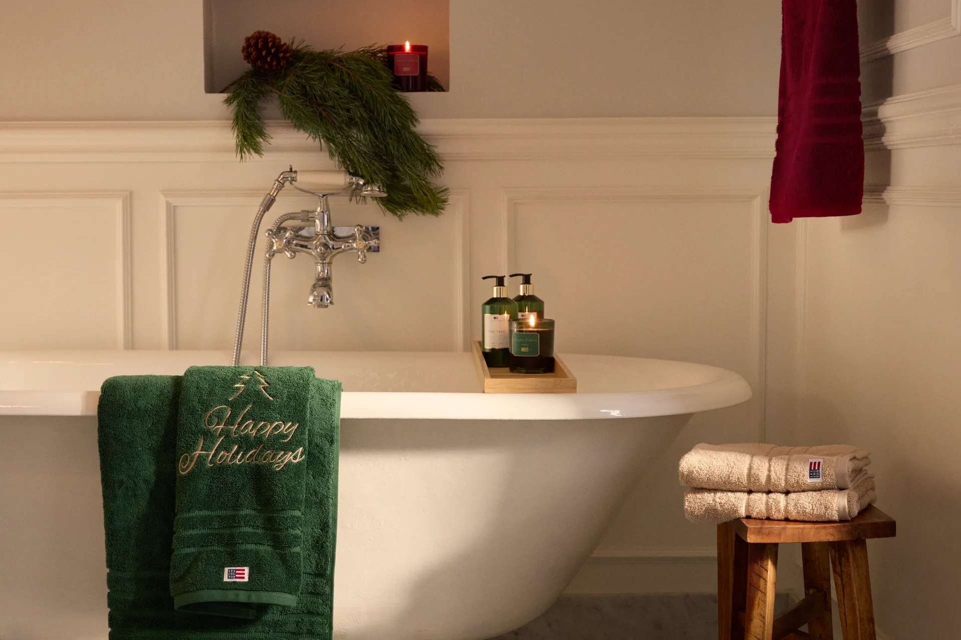 Happy Holidays Juniper organic towel 50x70 cm, Green-Light Beige Lexington