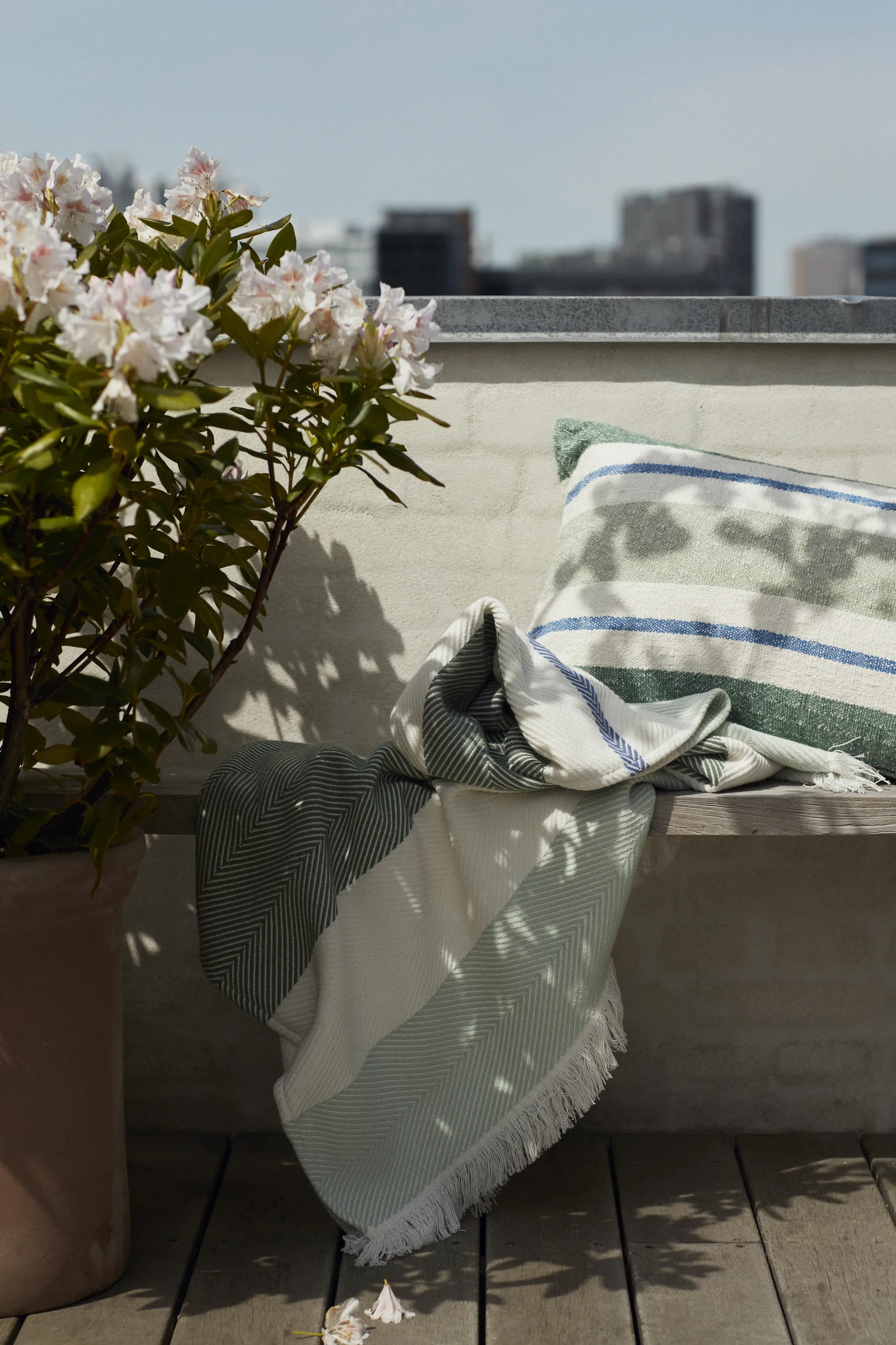 Herringbone Striped Recycled cotton throw, White-green Lexington