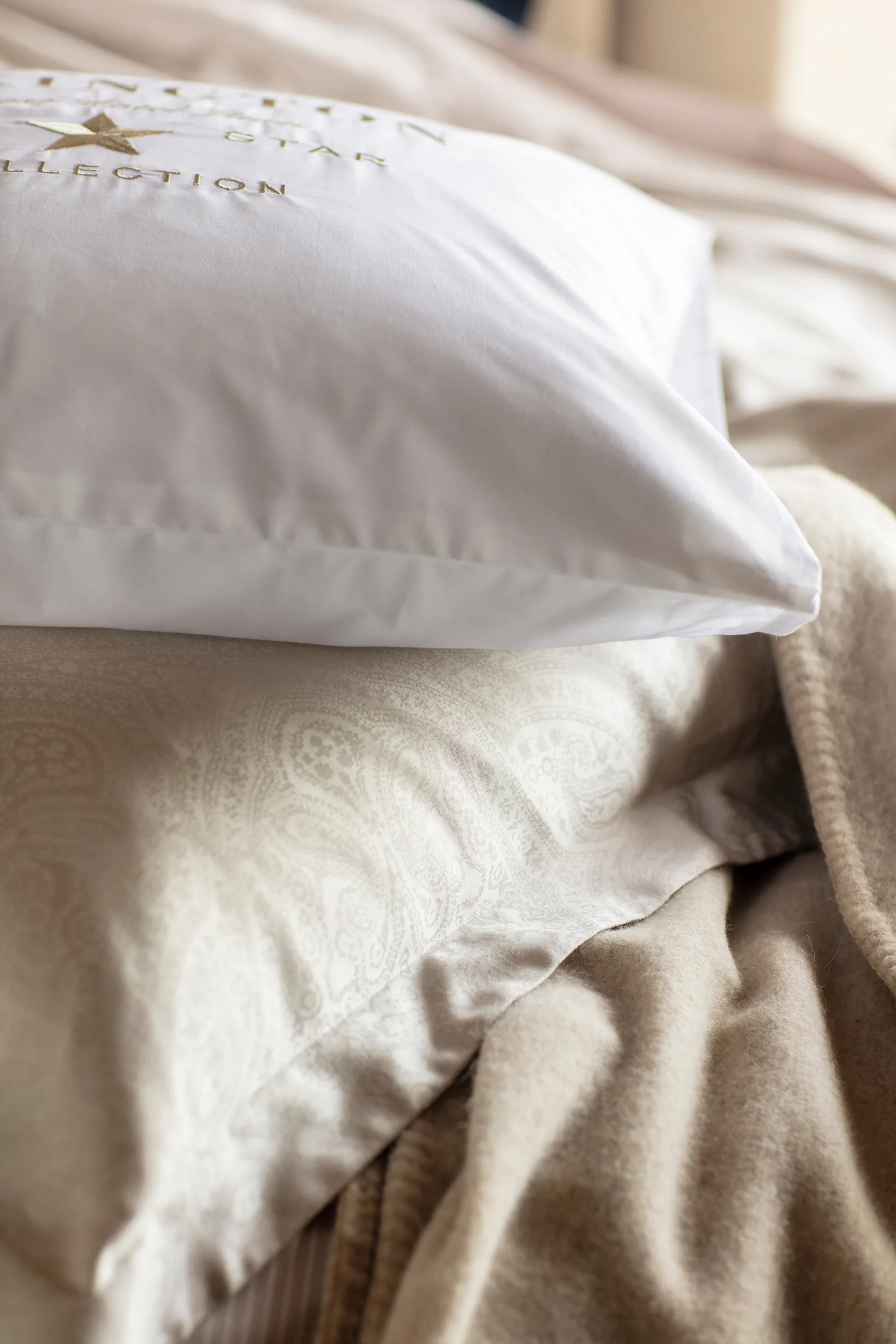 Hotel Embroidery pillowcase 50x60 cm, White-light beige Lexington