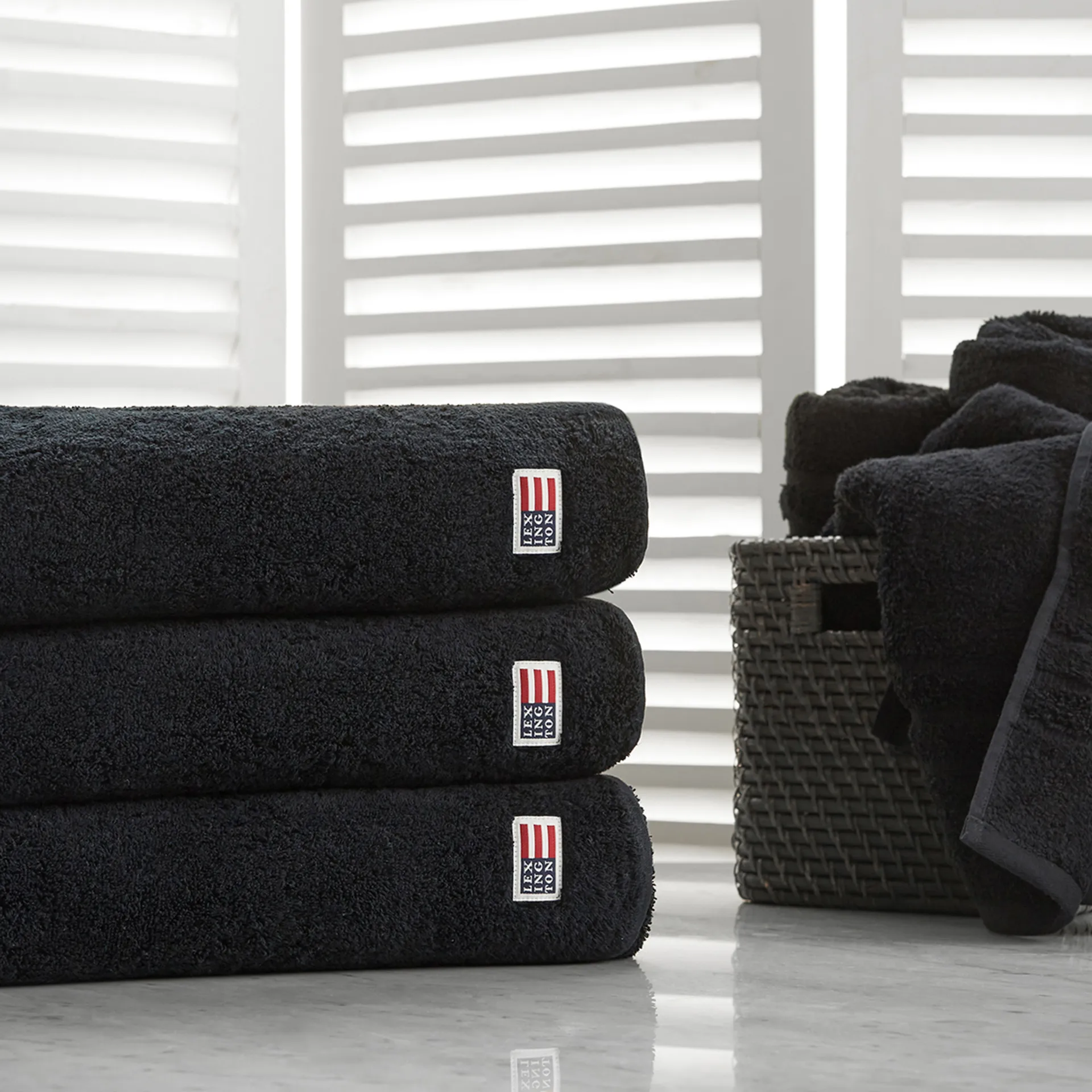 Icons Original bath towel 70x130 cm, black Lexington