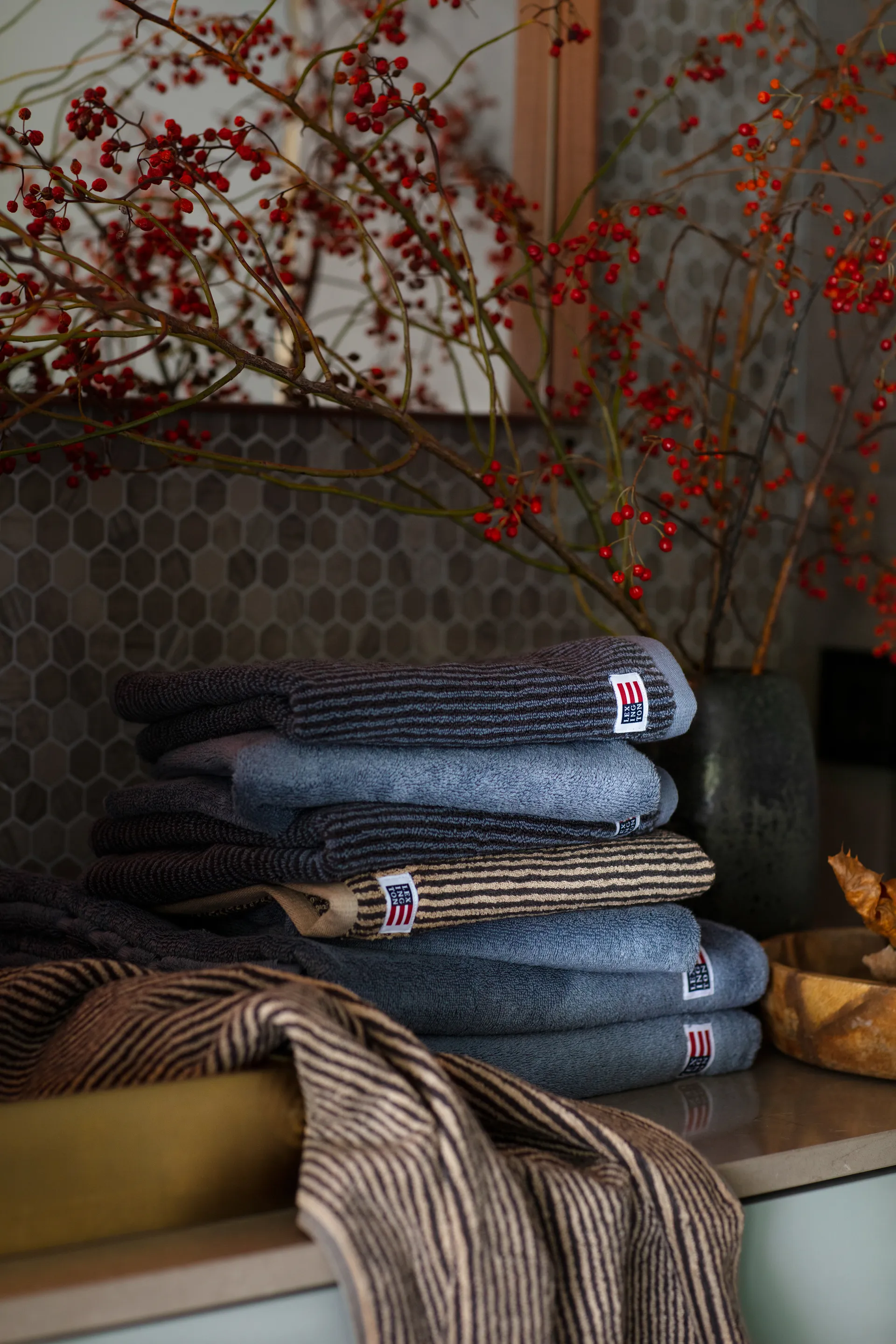 Icons Original Striped towel 50x70 cm, Tan-dark gray Lexington