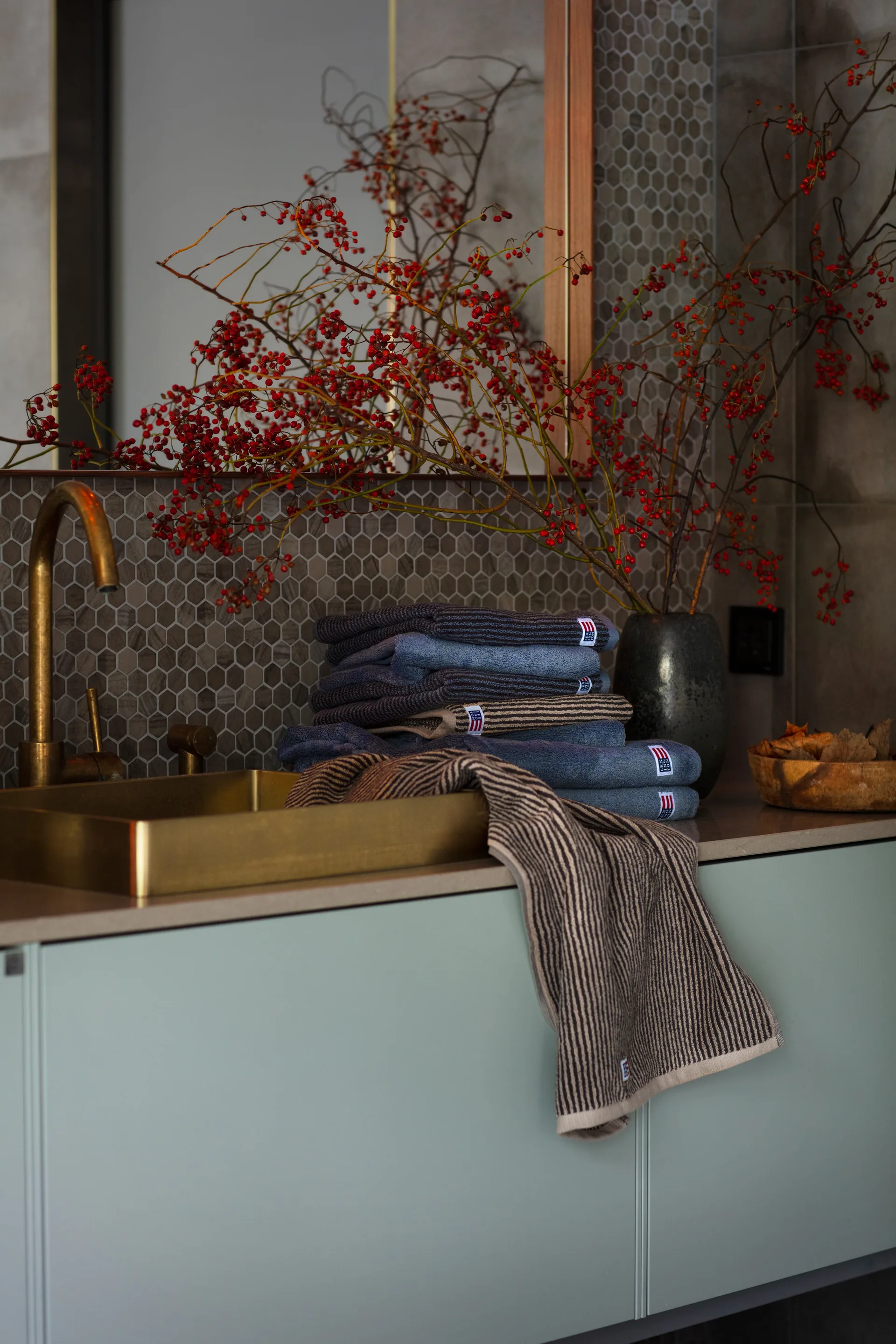 Icons Original Striped towel 50x70 cm, Tan-dark gray Lexington