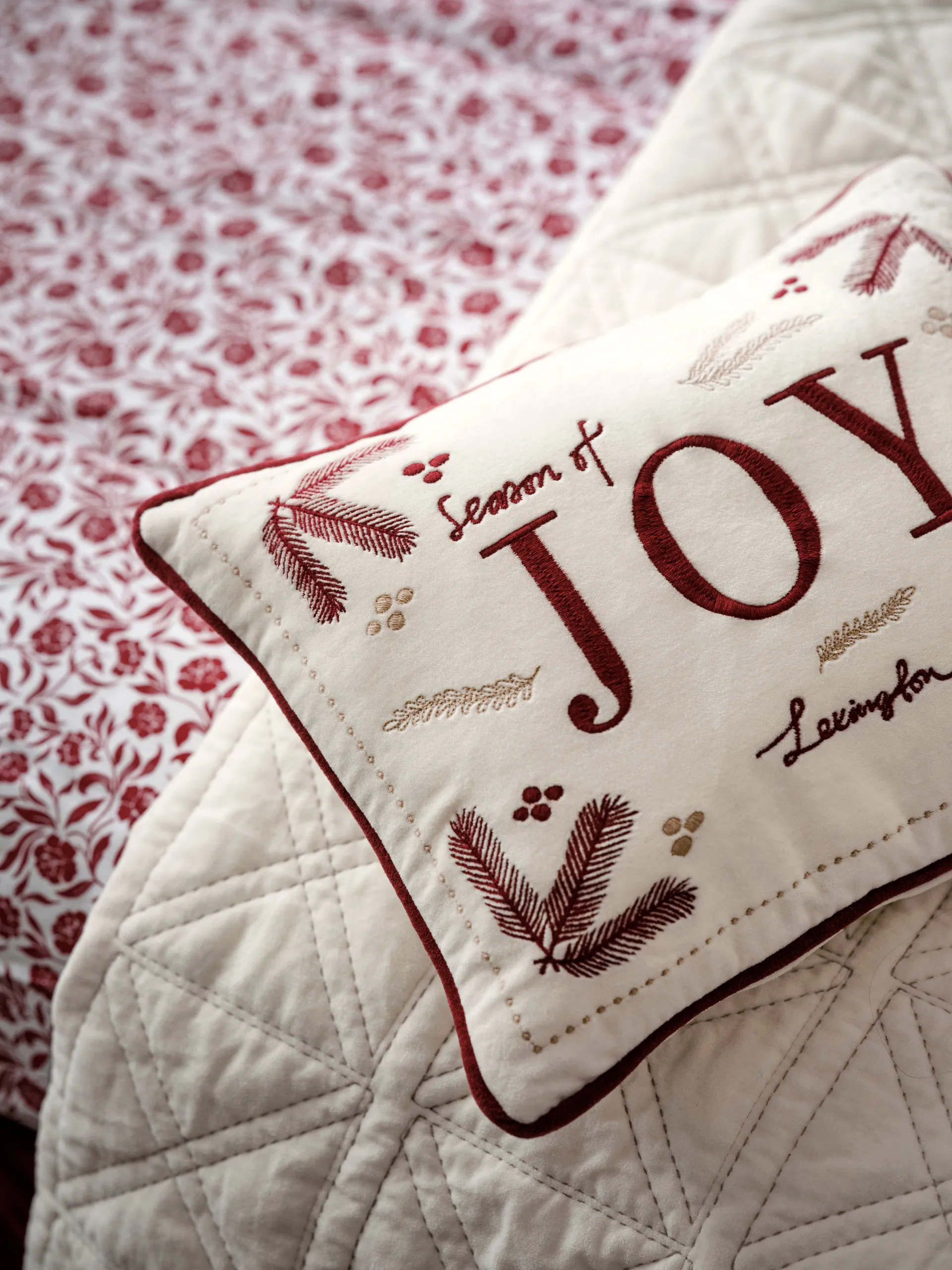 Joy organic cotton velvet cushion 30x40 cm, White-Red Lexington