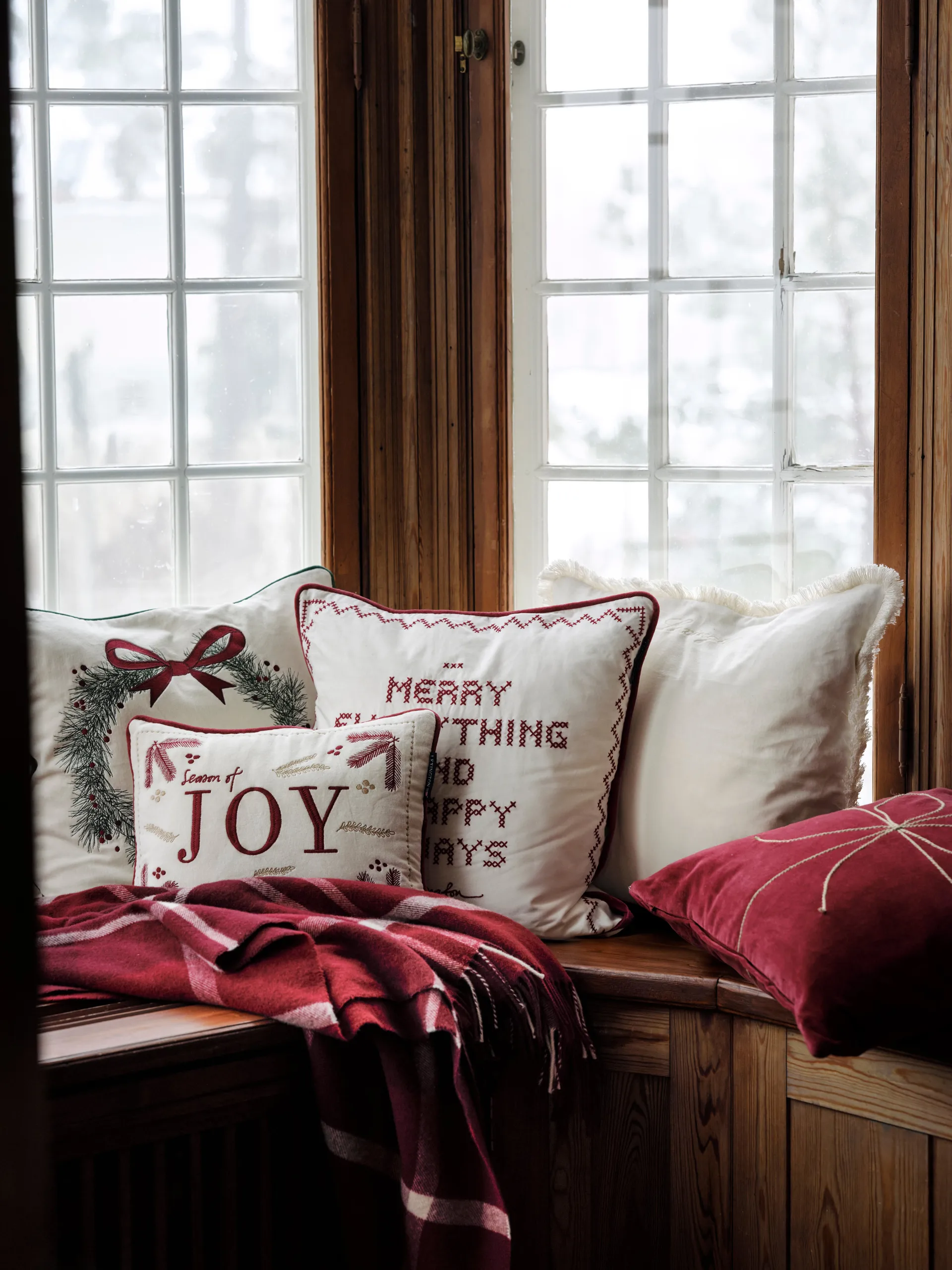 Joy organic cotton velvet cushion 30x40 cm, White-Red Lexington