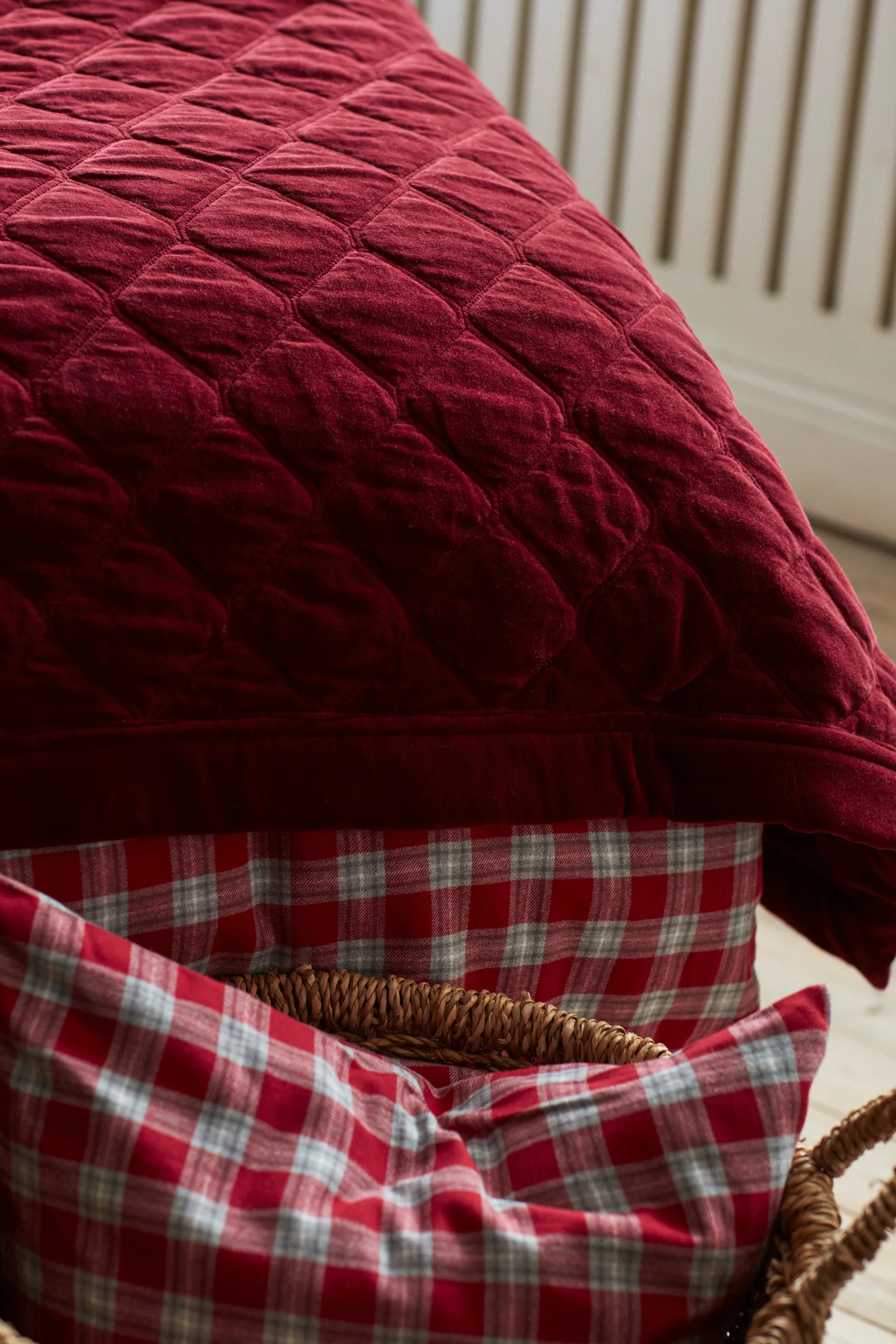 Quilted Organic Cotton Velvet bedspread 240x260 cm, Red Lexington