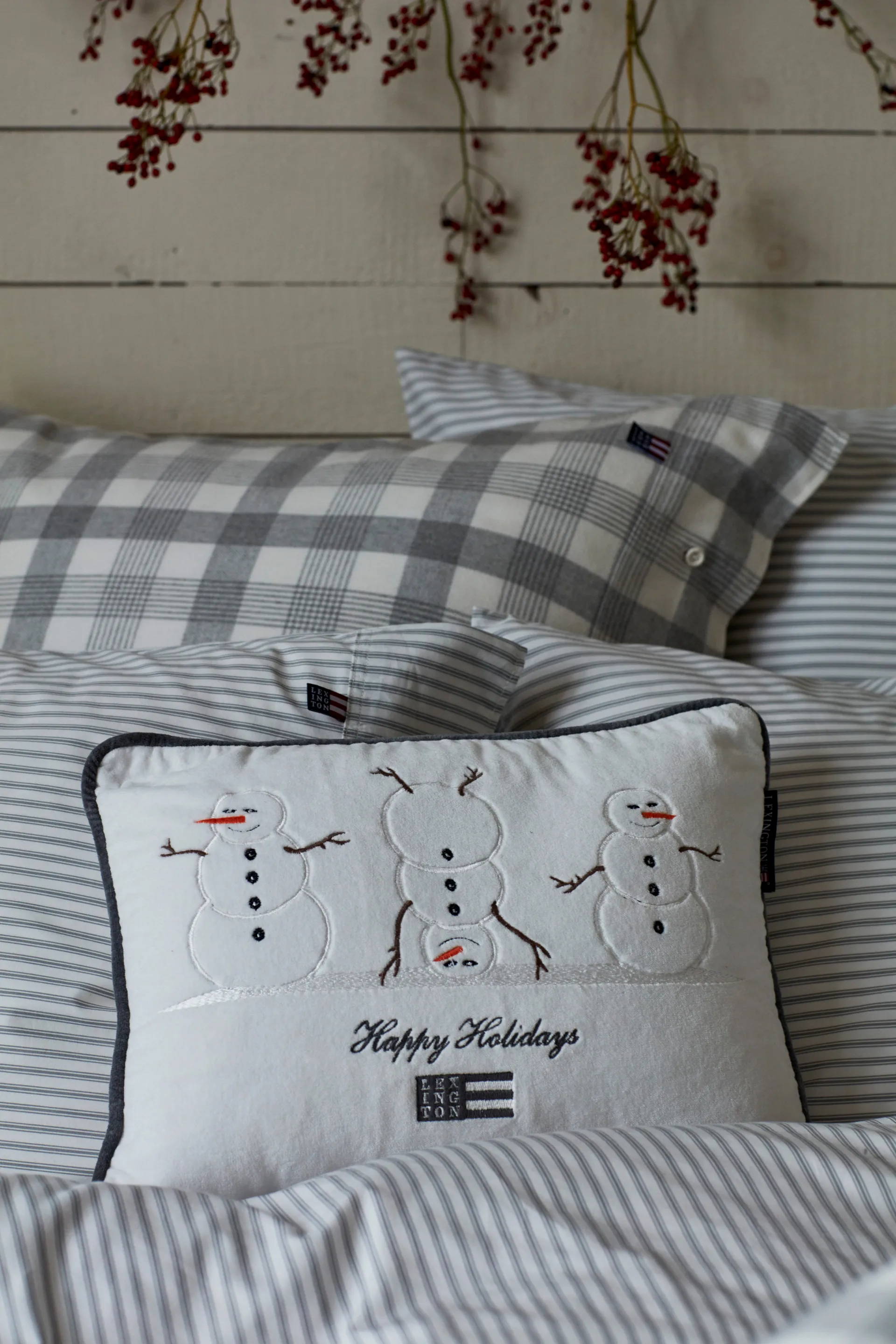 Snowmen Embroidered Cotton Velvet cushion 30x40 cm, Snow white-dark grey Lexington