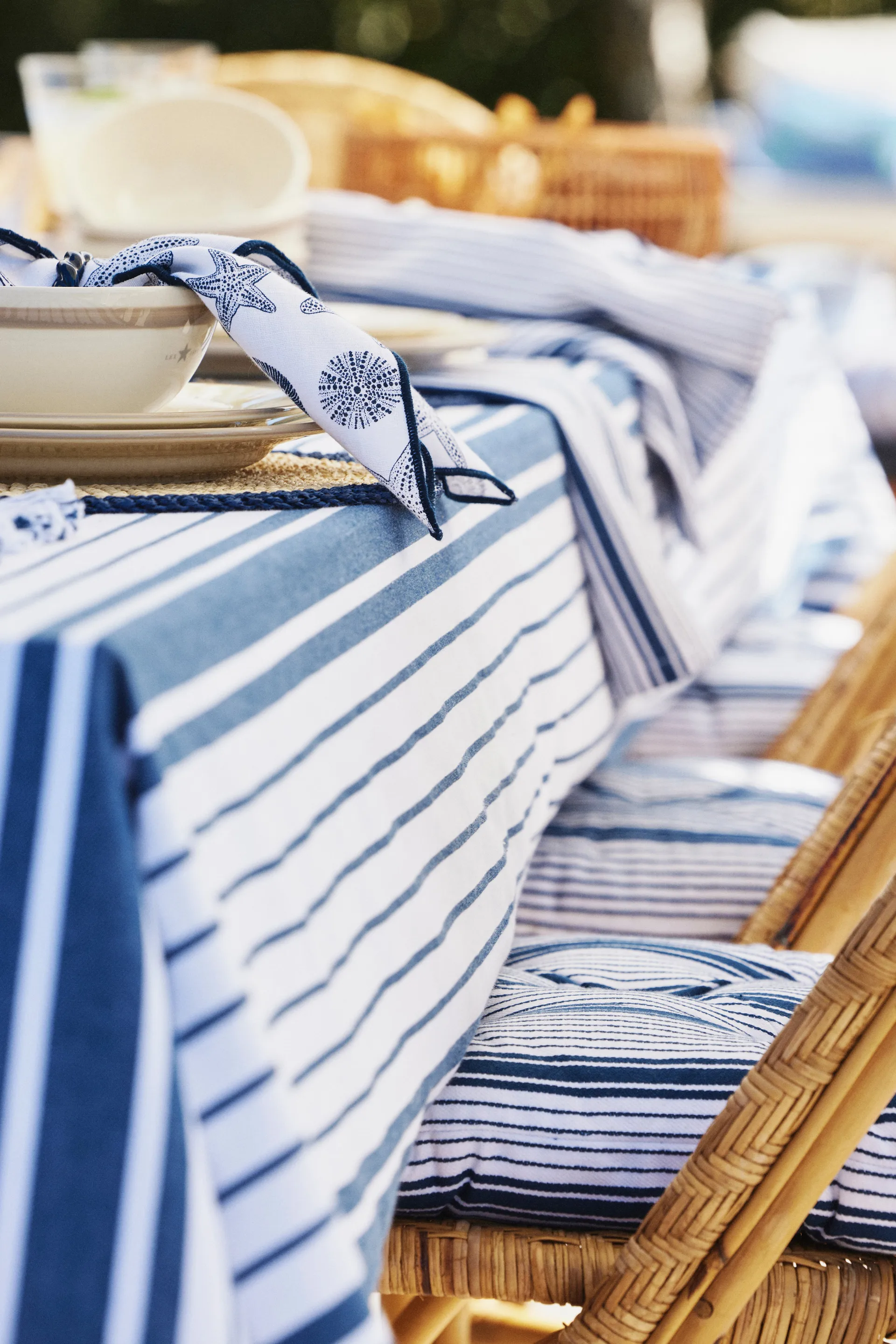 Striped Organic Cotton tablecloth 150x250 cm, Navy Lexington