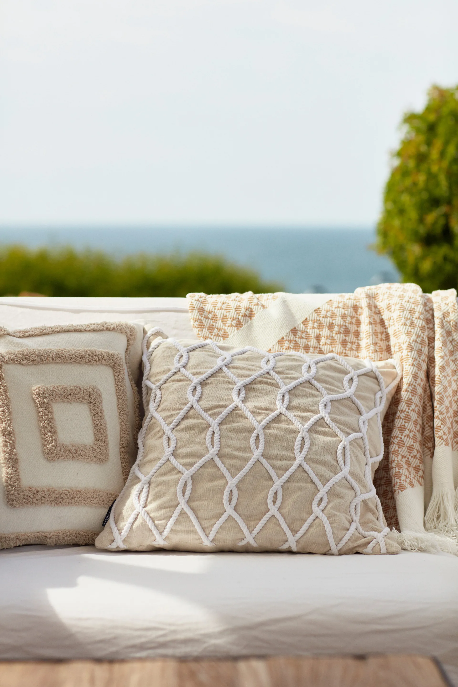 Striped Structured Recycled cotton throw 130x170 cm, Beige-white Lexington