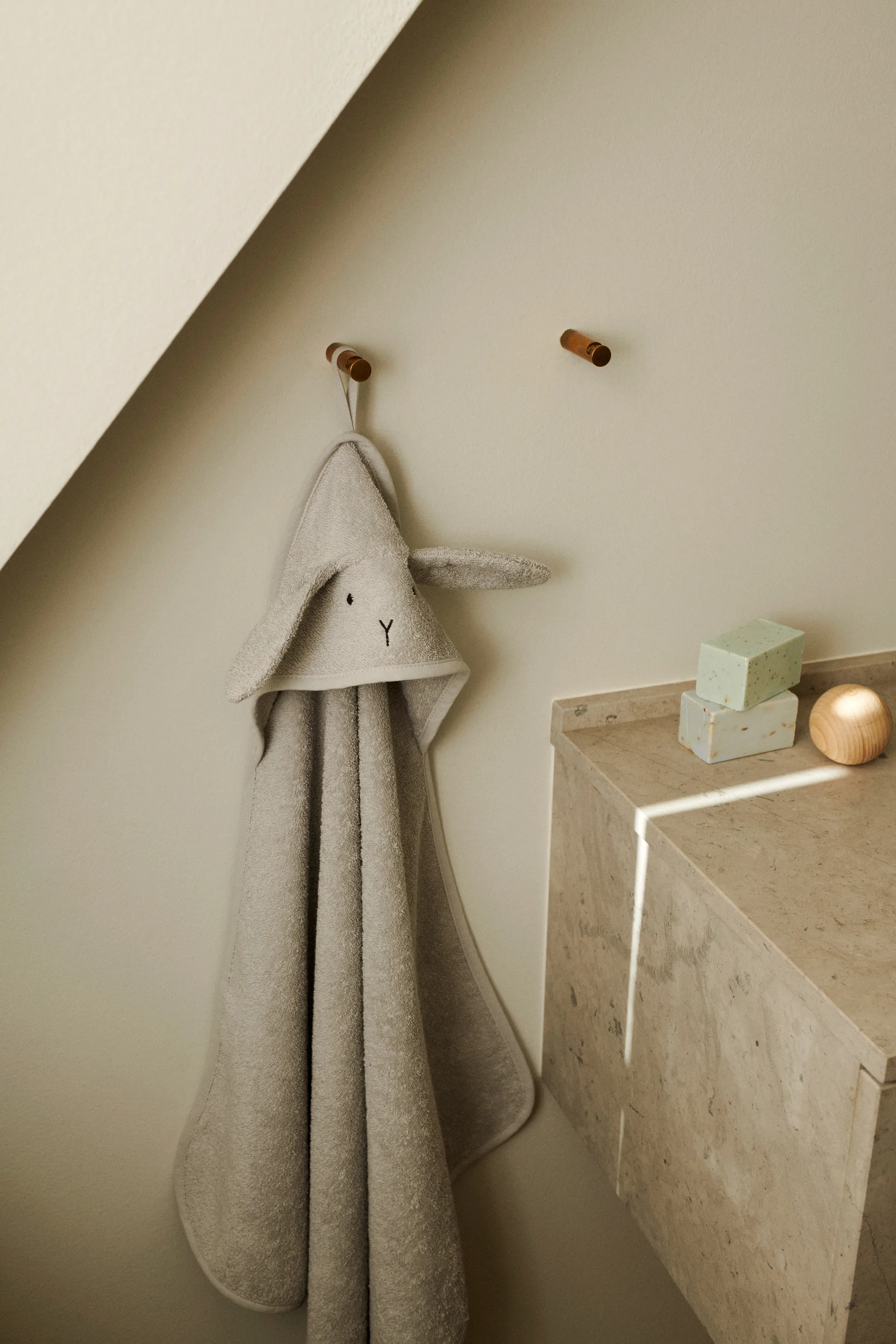 Albert bath cape towel with hood 70x70 cm, Rabbit dumbo grey Liewood