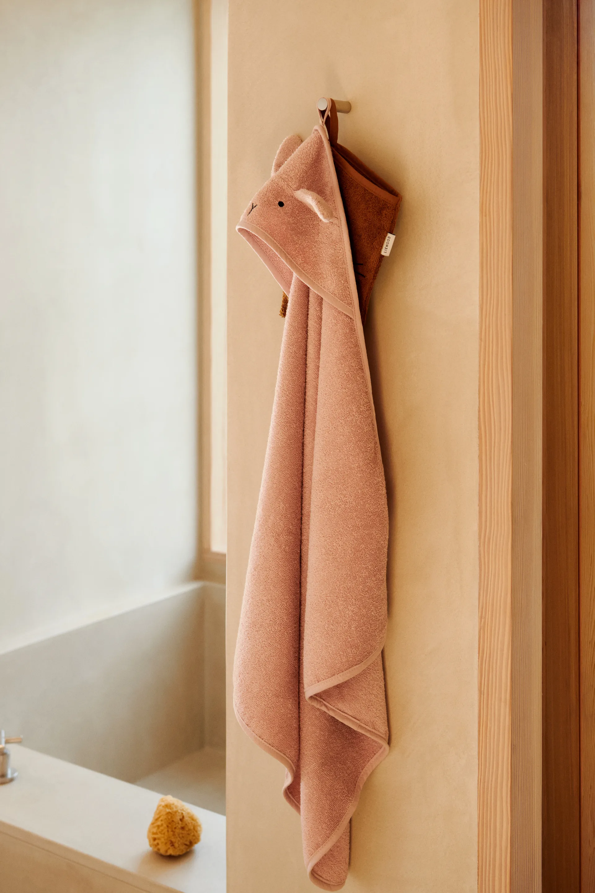 Albert bath cape towel with hood 70x70 cm, Rabbit rose Liewood