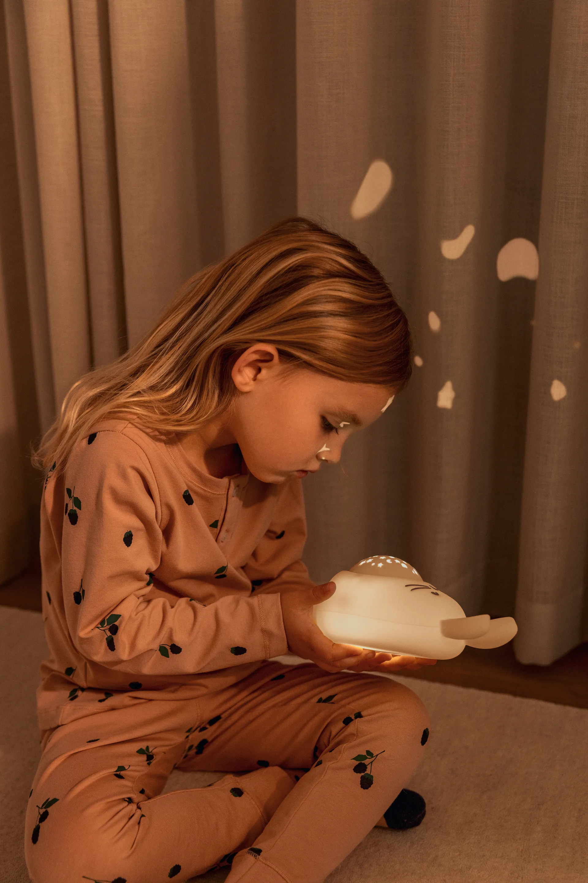 Manuel rabbit night lamp with projector and sound, Sandy Liewood