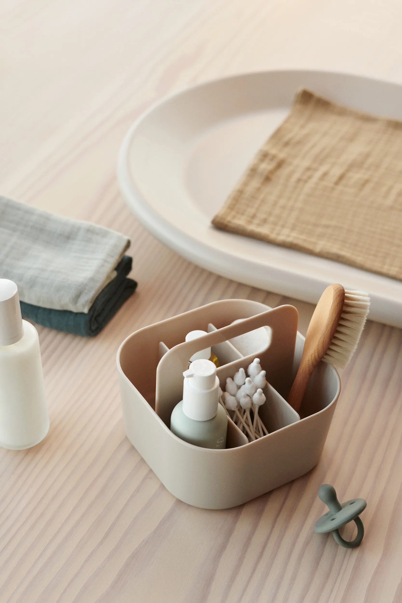 May storage bag, Sandy Liewood