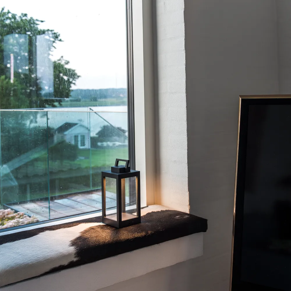 Lantern T2 table lamp, Black Light-Point