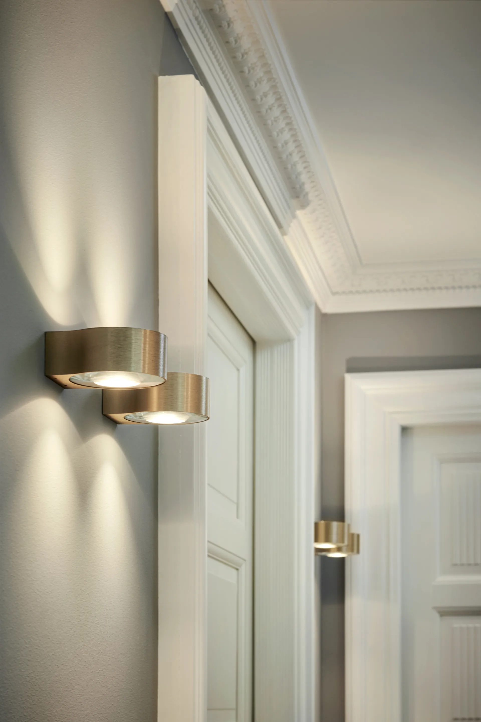 Orbit wall lamp W1 2700K, Brass Light-Point