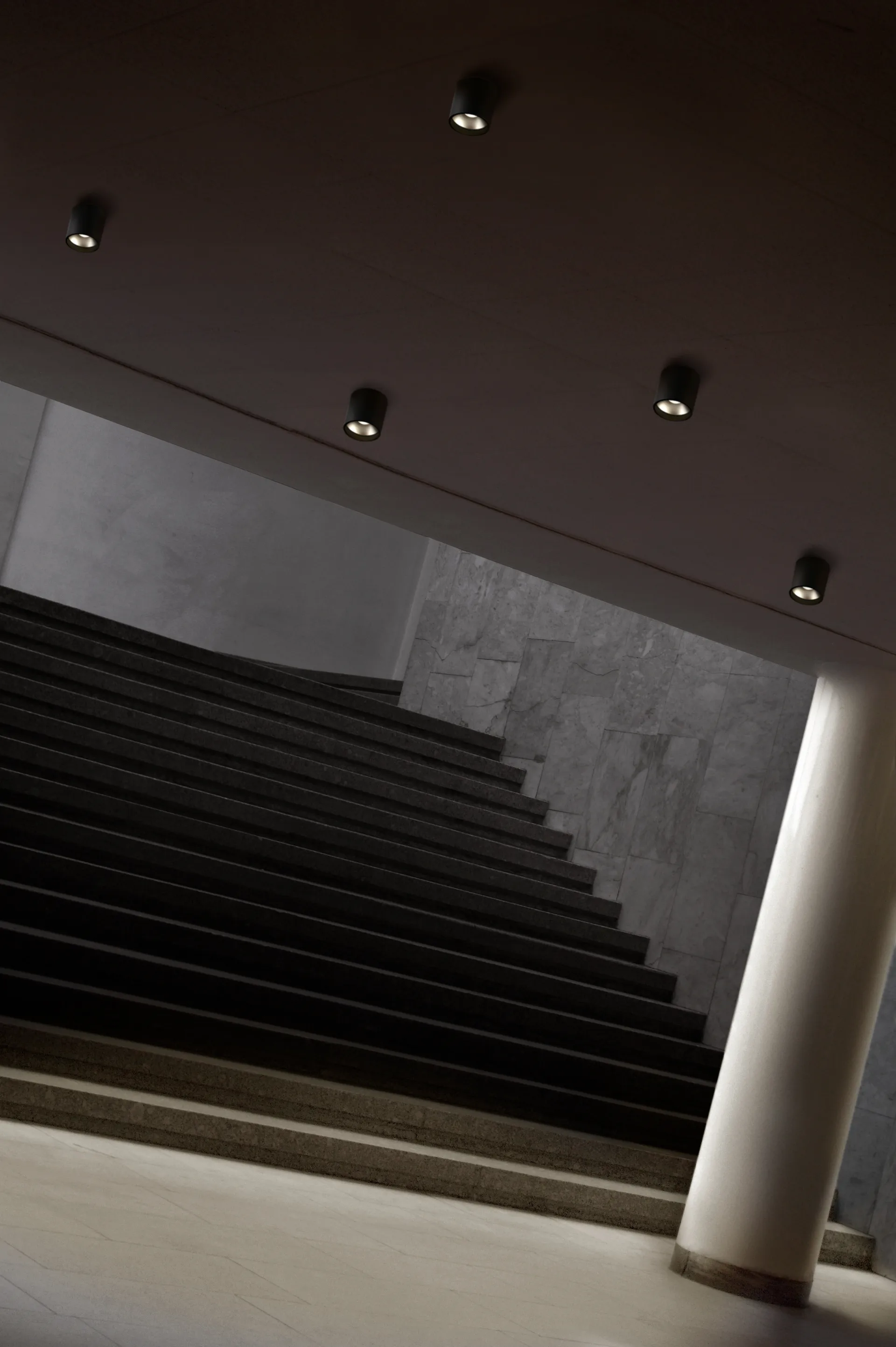 Solo Round 2 spotlight, Black-white, 3000K Light-Point