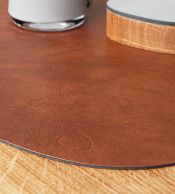 Bull placemat reversible curve L 1 pcs - Cognac-black - LIND DNA