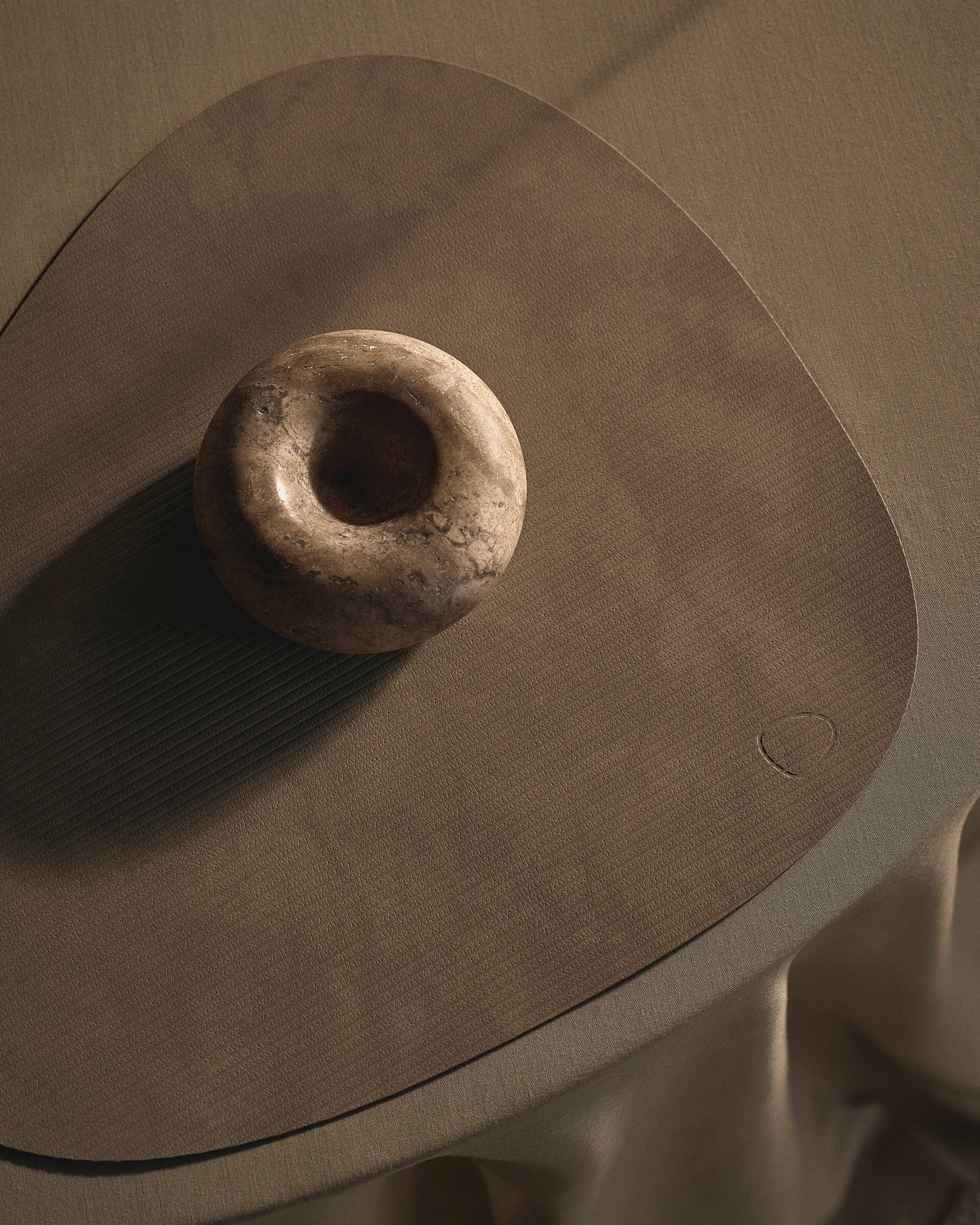 Corduroy placemat curve L, Nomad Grey LIND DNA