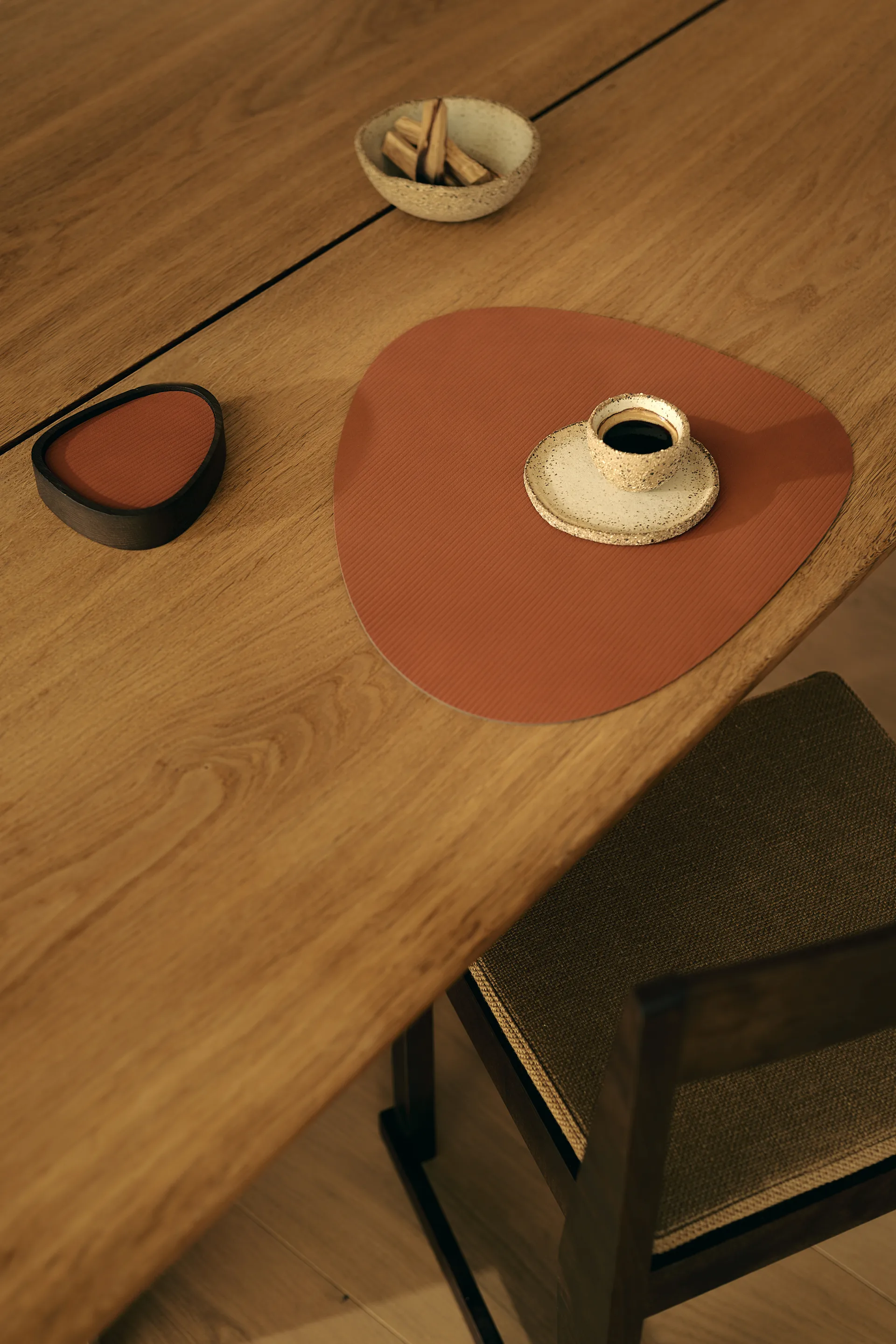 Corduroy placemat curve L, Rust LIND DNA