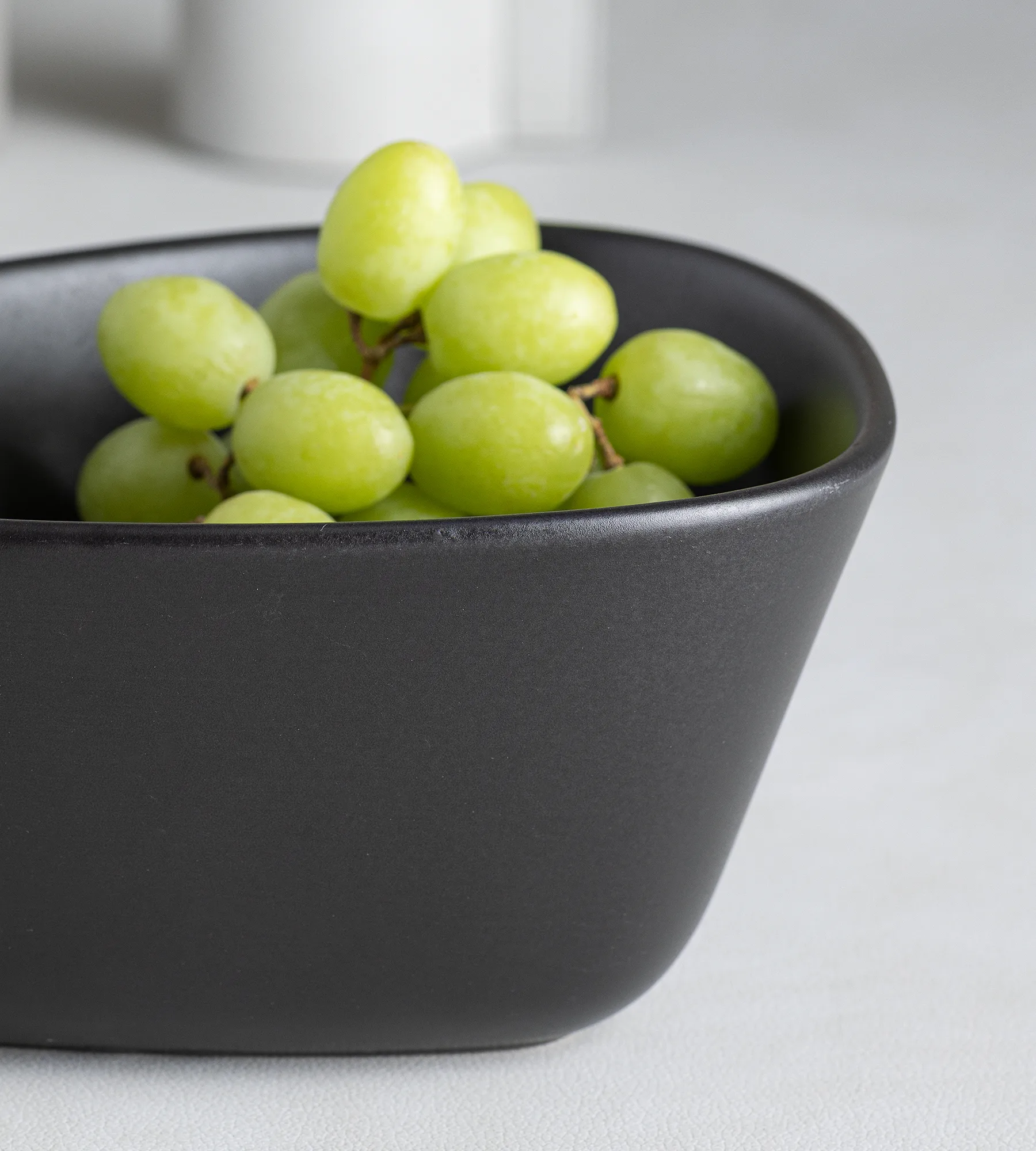 Curve Stoneware bowl M 20x22 cm, black LIND DNA