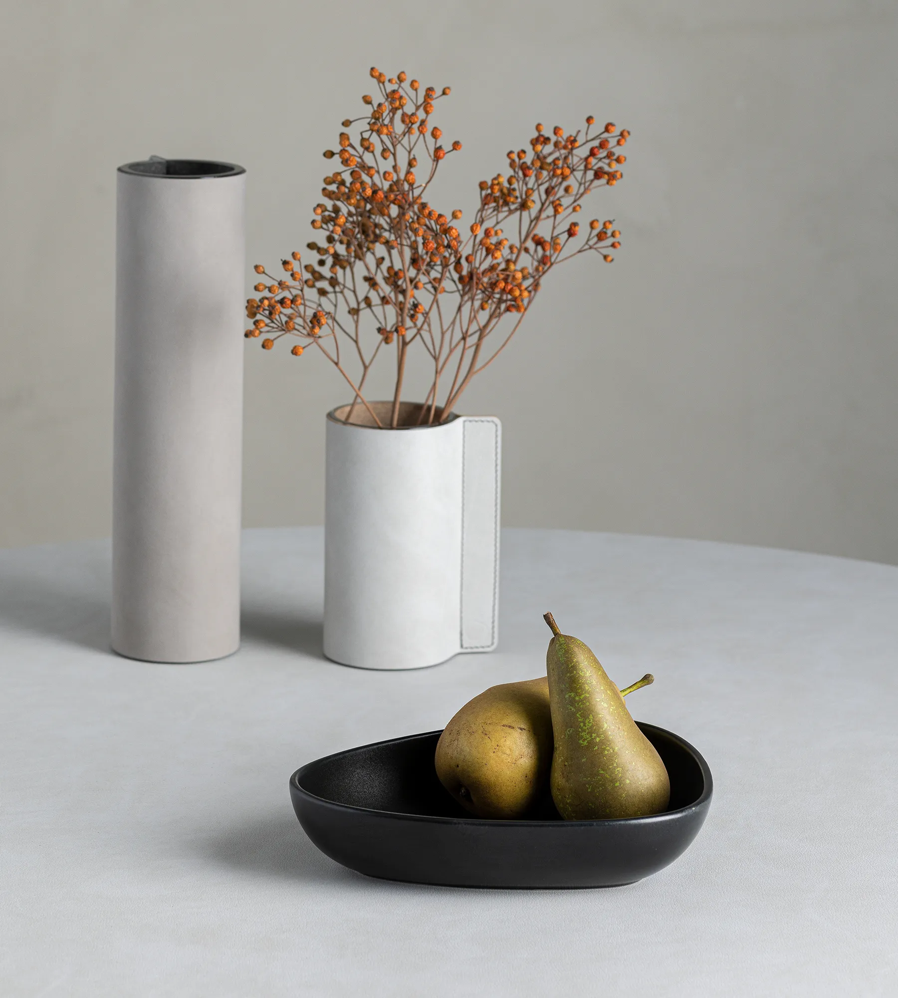 Curve Stoneware deep plate 19x22 cm, black LIND DNA
