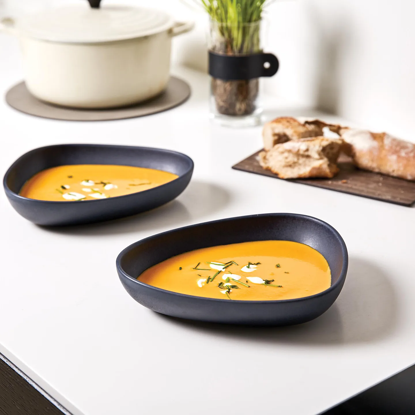 Curve Stoneware deep plate 19x22 cm, navy blue LIND DNA