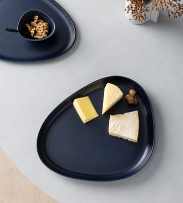 Curve Stoneware serving saucer 30x35 cm - navy blue - LIND DNA