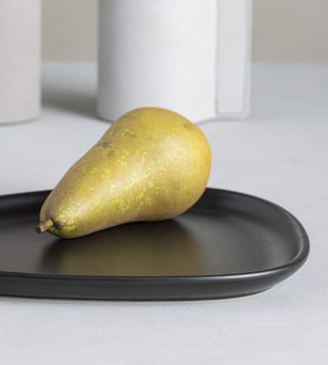 Curve Stoneware small plate 19x22 cm - black - LIND DNA
