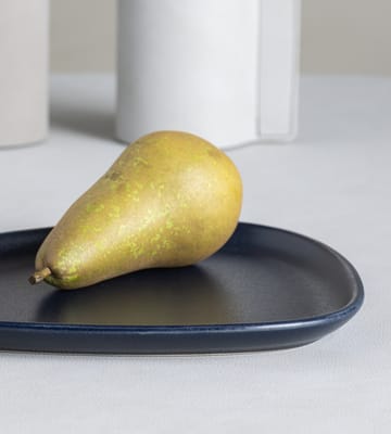 Curve Stoneware small plate 19x22 cm - navy blue - LIND DNA