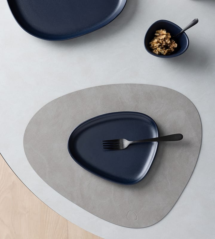 Curve Stoneware small plate 19x22 cm - navy blue - LIND DNA