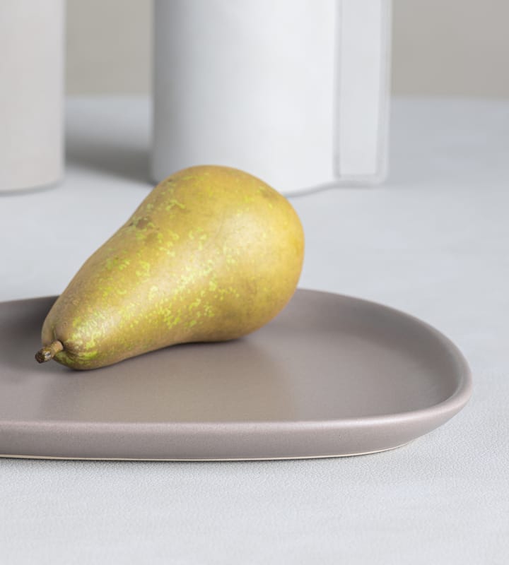 Curve Stoneware small plate 19x22 cm - Warm Grey - LIND DNA