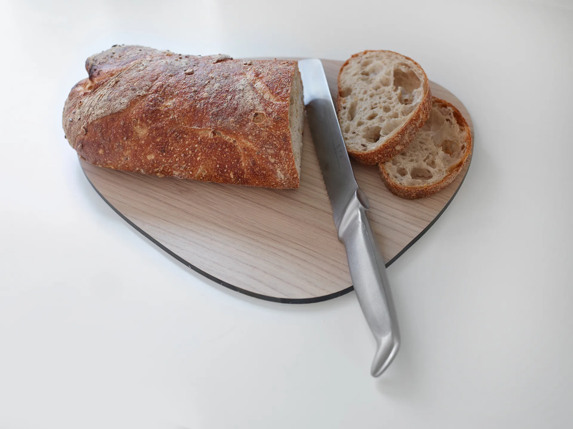 Cut & Serve curve chopping board S, Ash LIND DNA