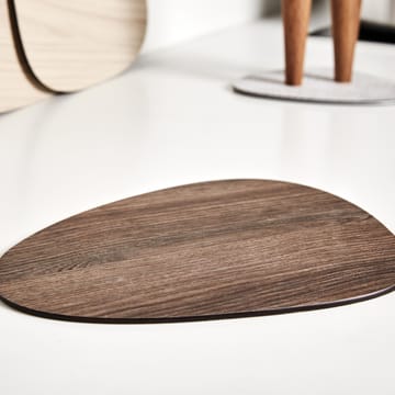 Cut & Serve curve chopping board S - Walnut - LIND DNA