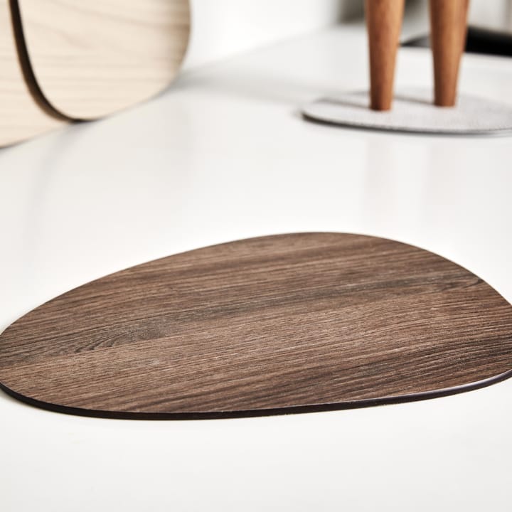 Cut & Serve curve chopping board S, Walnut LIND DNA