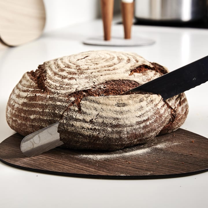 Cut & Serve curve chopping board S, Walnut LIND DNA