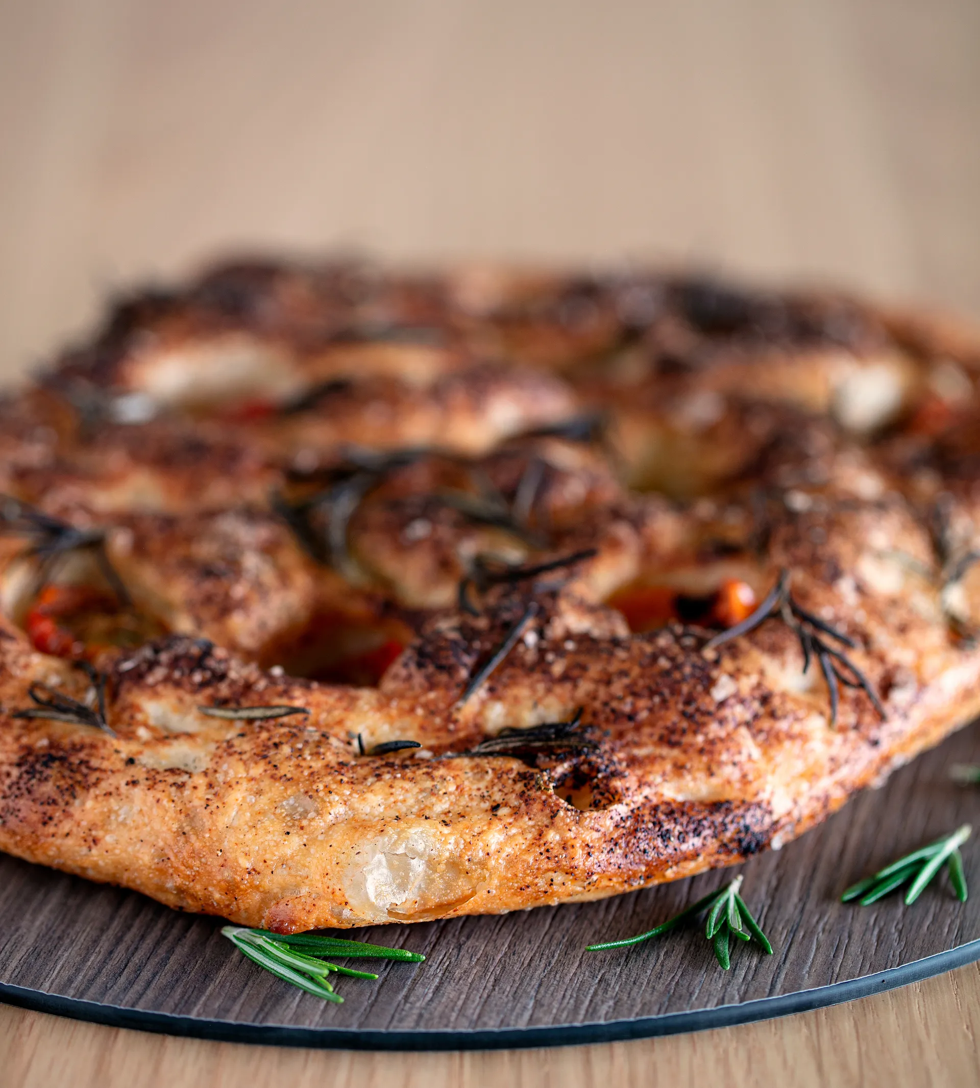 Cut & Serve round chopping board M, Walnut LIND DNA