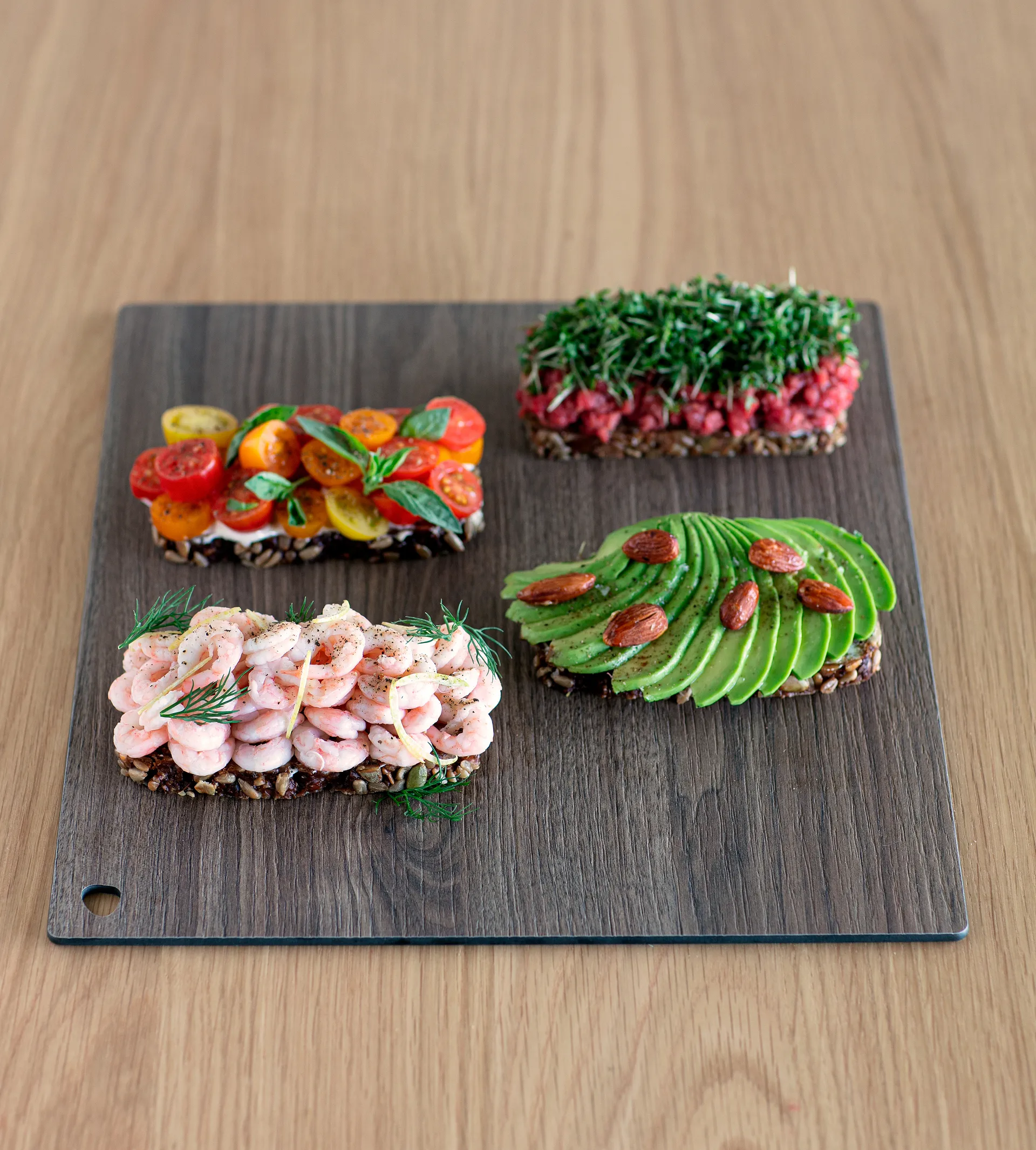 Cut & Serve square chopping board L, Walnut LIND DNA