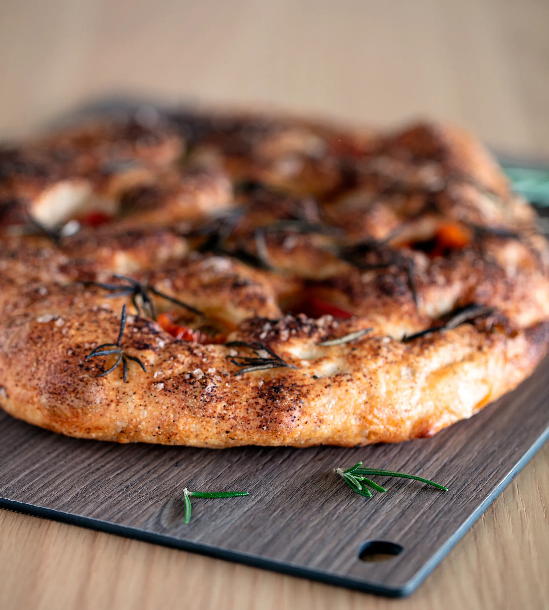 Cut & Serve square chopping board L, Walnut LIND DNA