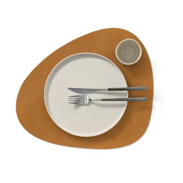 Nupo placemat curve L - Burned curry, 44x37 cm - LIND DNA