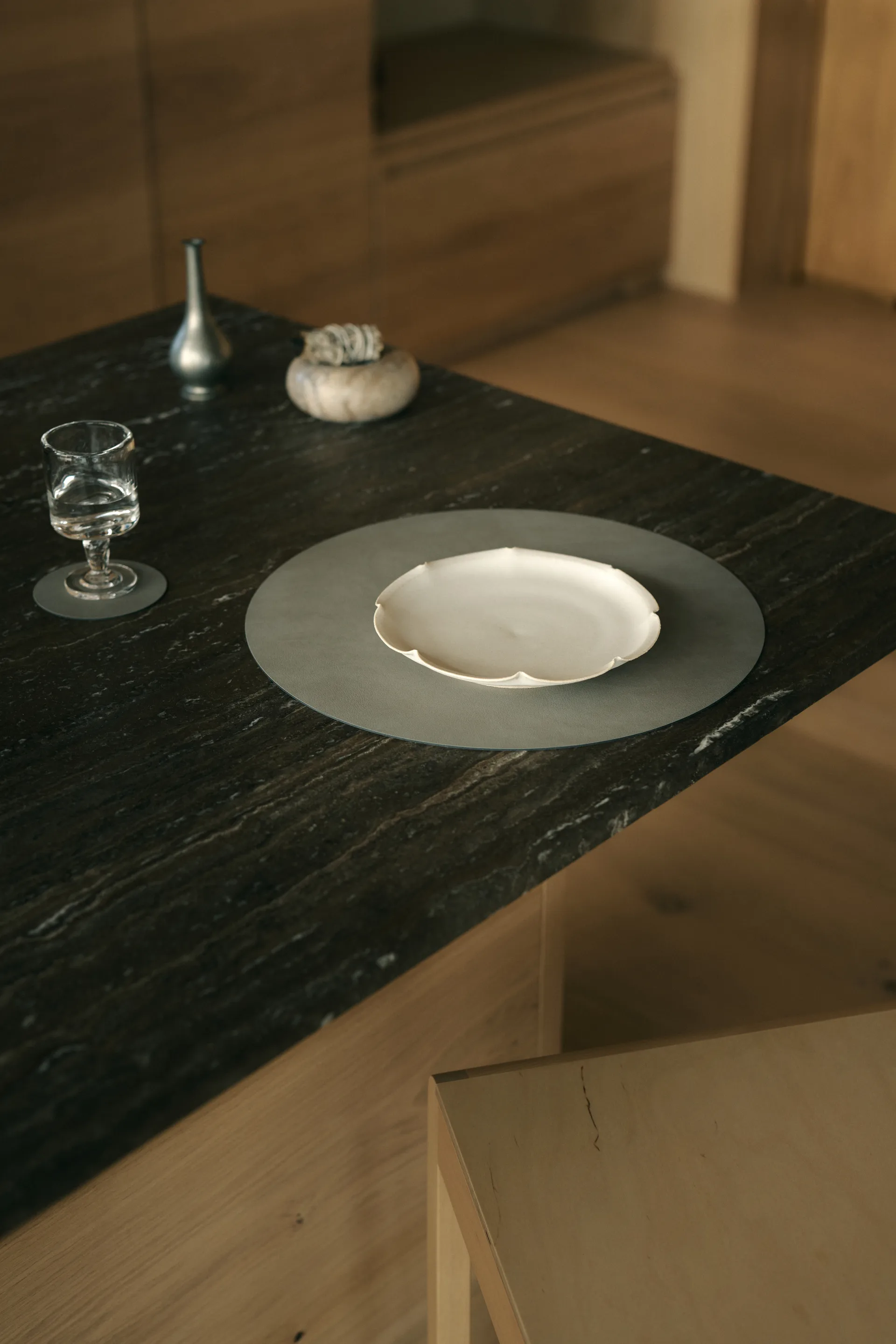 Nupo placemat, Light grey, circle, L LIND DNA