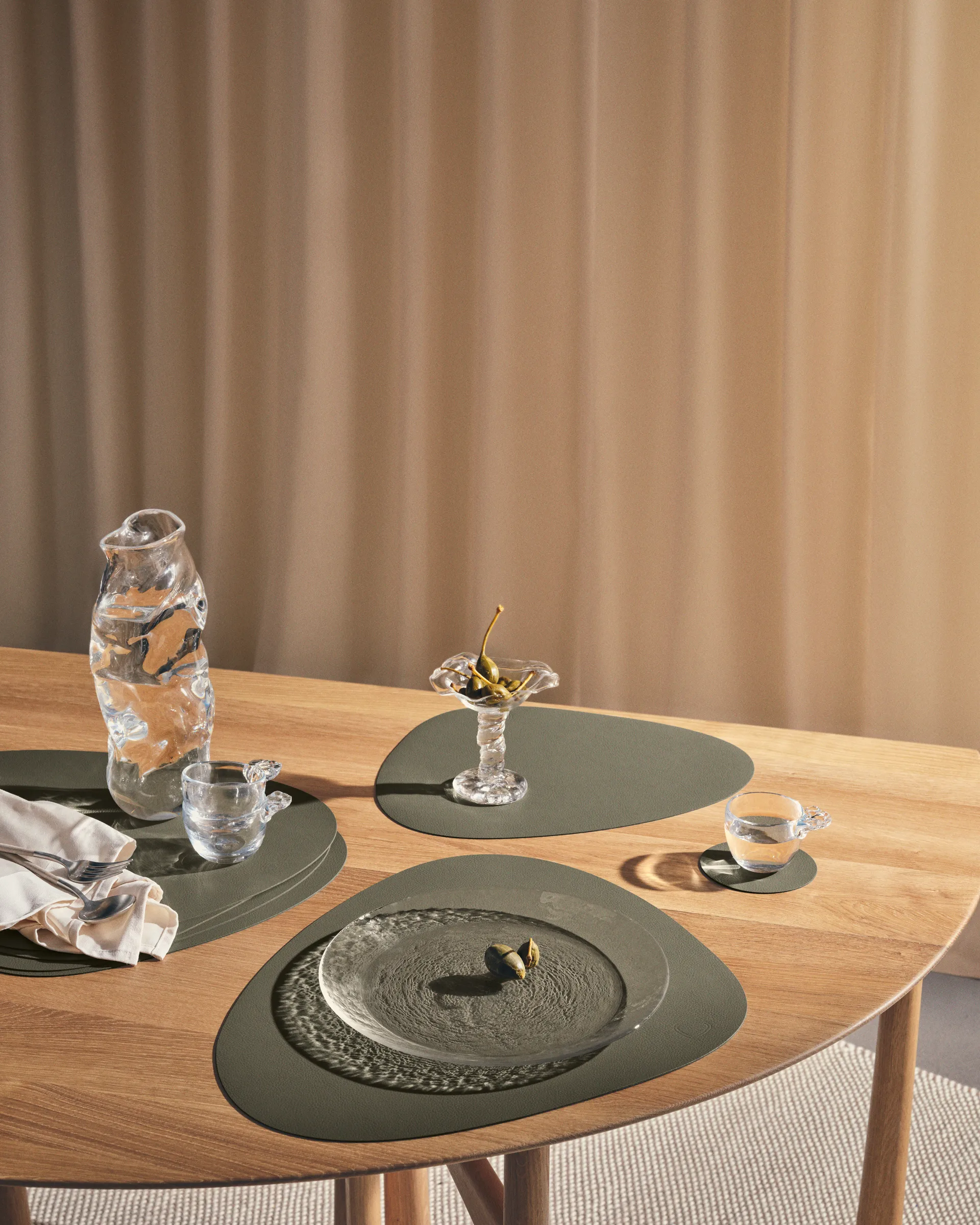 Serene placemat curve L 37x44 cm, Moss, 37x44 cm LIND DNA