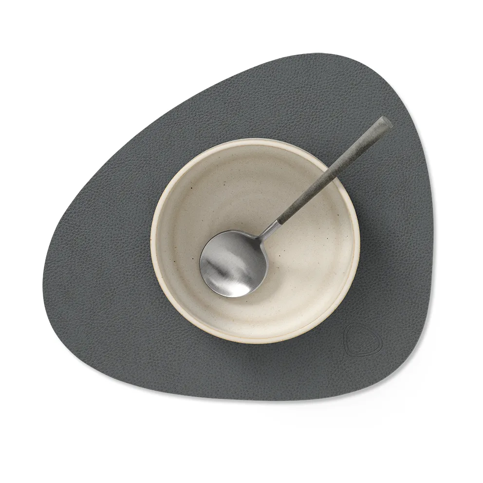 Serene placemat curve S 24x28 cm, Anthracite LIND DNA