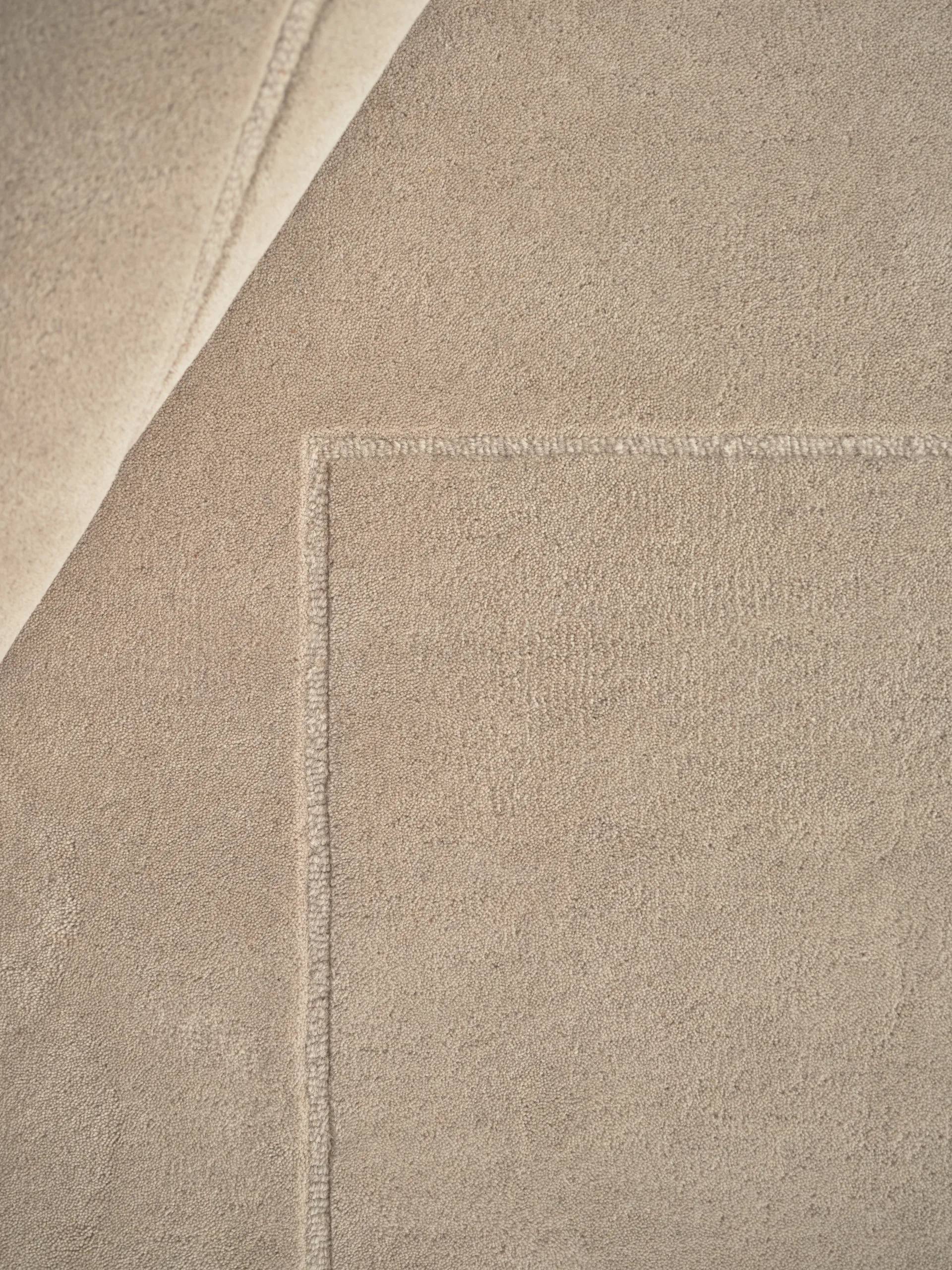 Lineal Poem wool carpet, Beige. 250x350 cm Linie Design