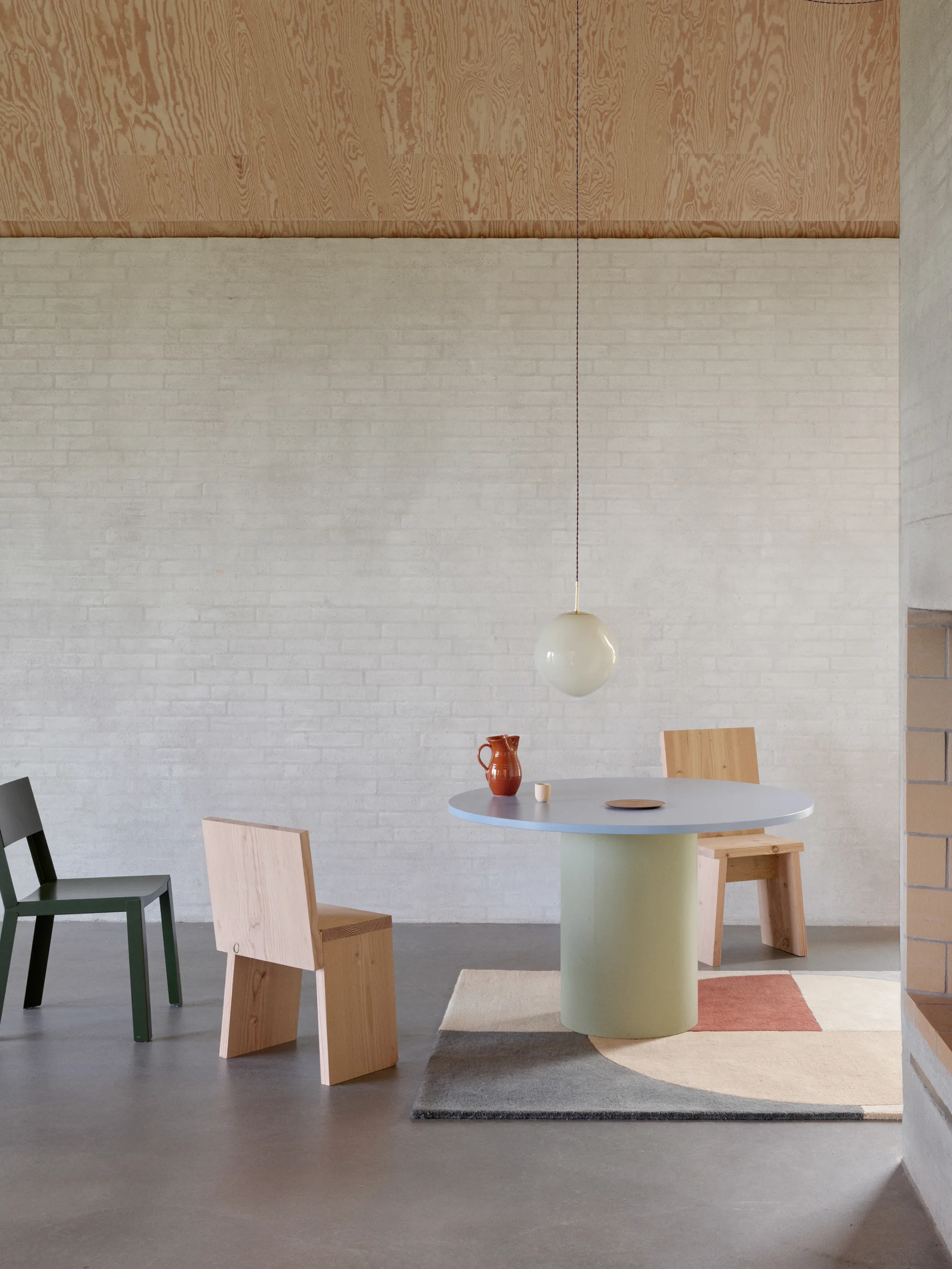 Radiality wool carpet, Ruby. 170x240 cm Linie Design