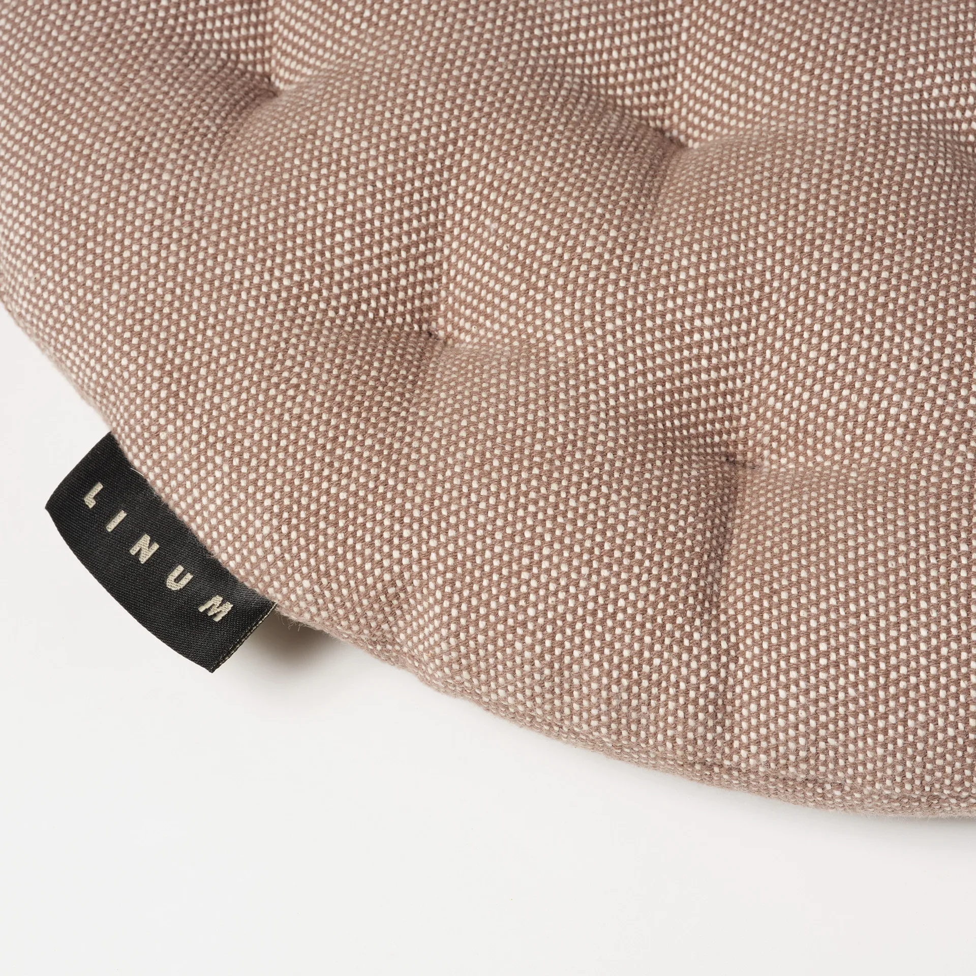 Pepper seat cushion Ø37 cm, Dark mole brown Linum