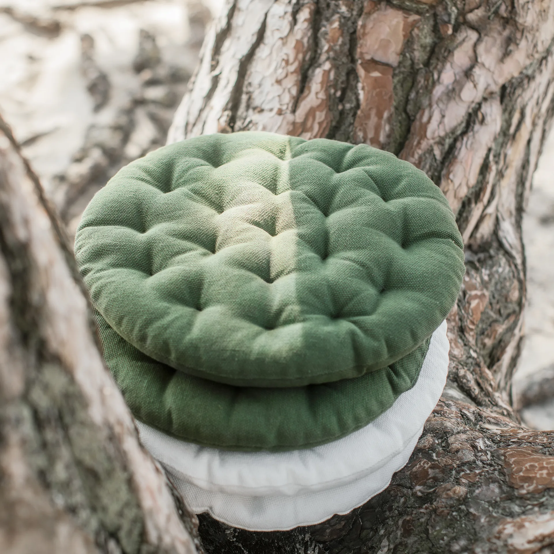 Pepper seat cushion Ø37 cm, Dark olive green Linum