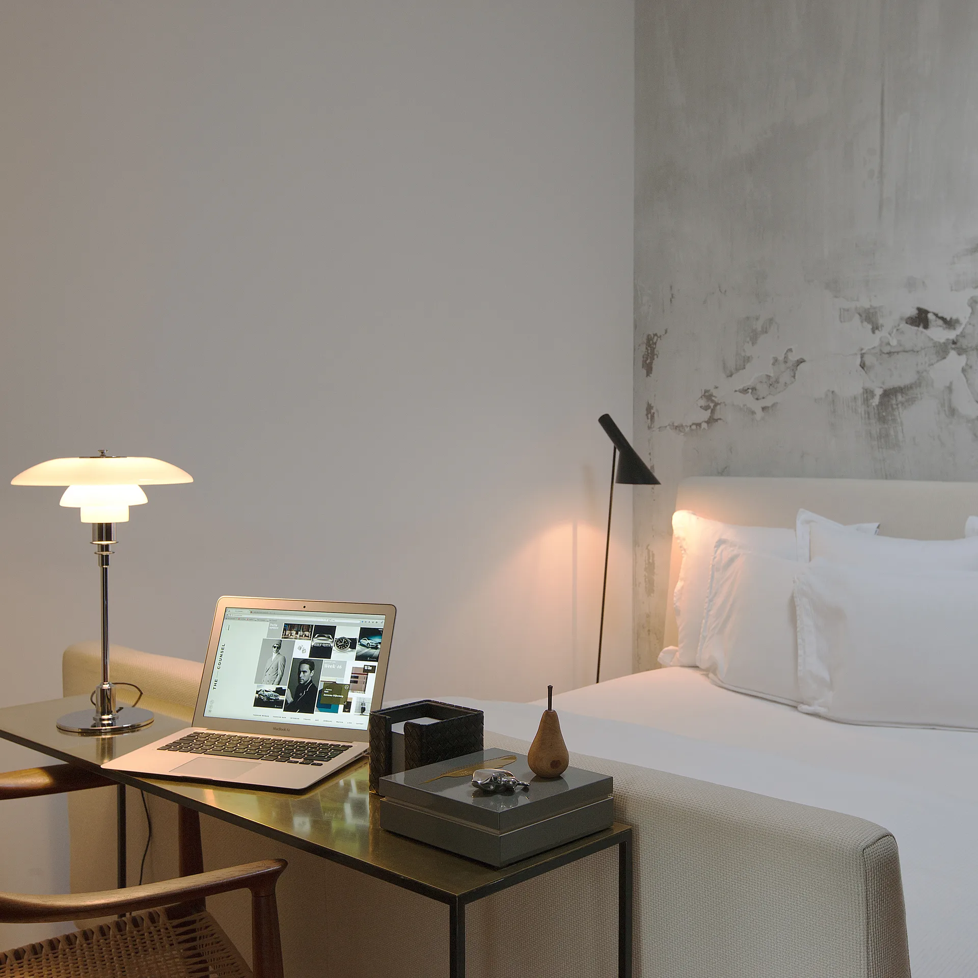 AJ floor lamp, Black Louis Poulsen