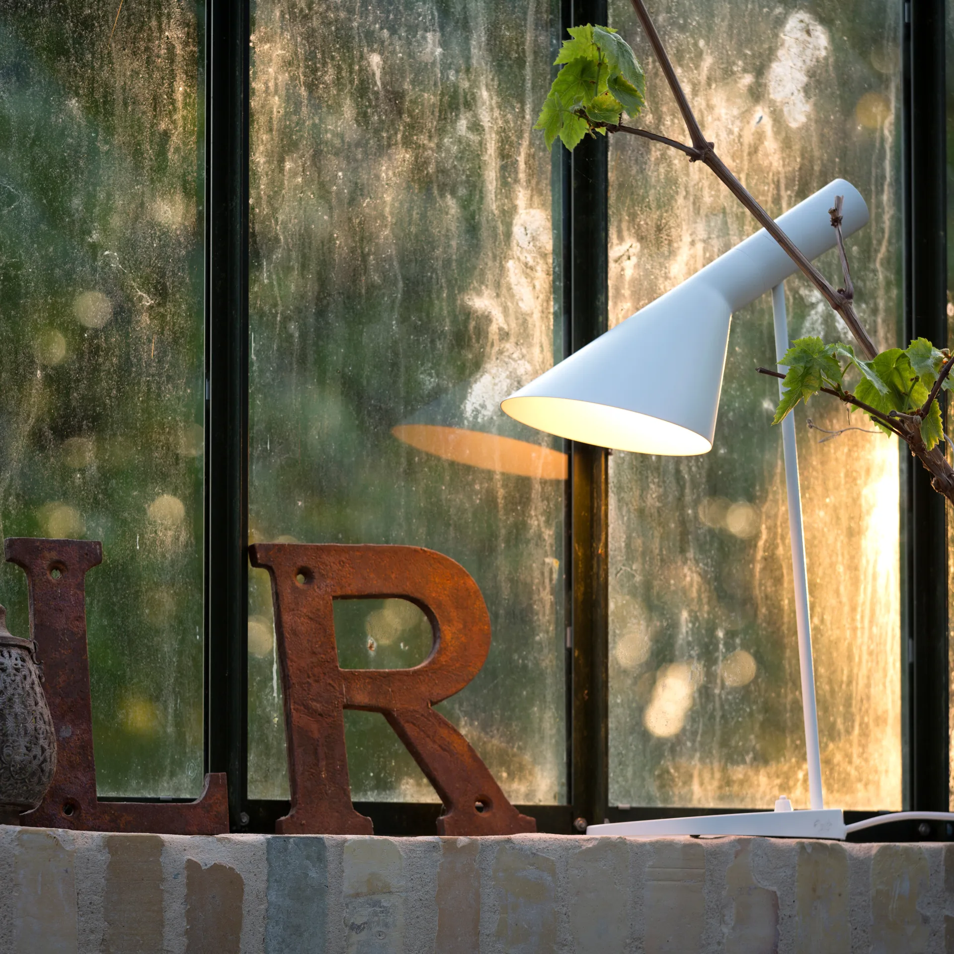 AJ table lamp, White Louis Poulsen