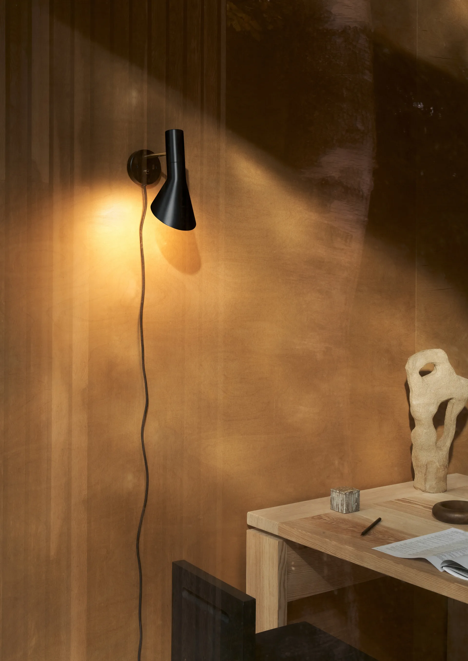 AJ wall lamp, Brass-black Louis Poulsen