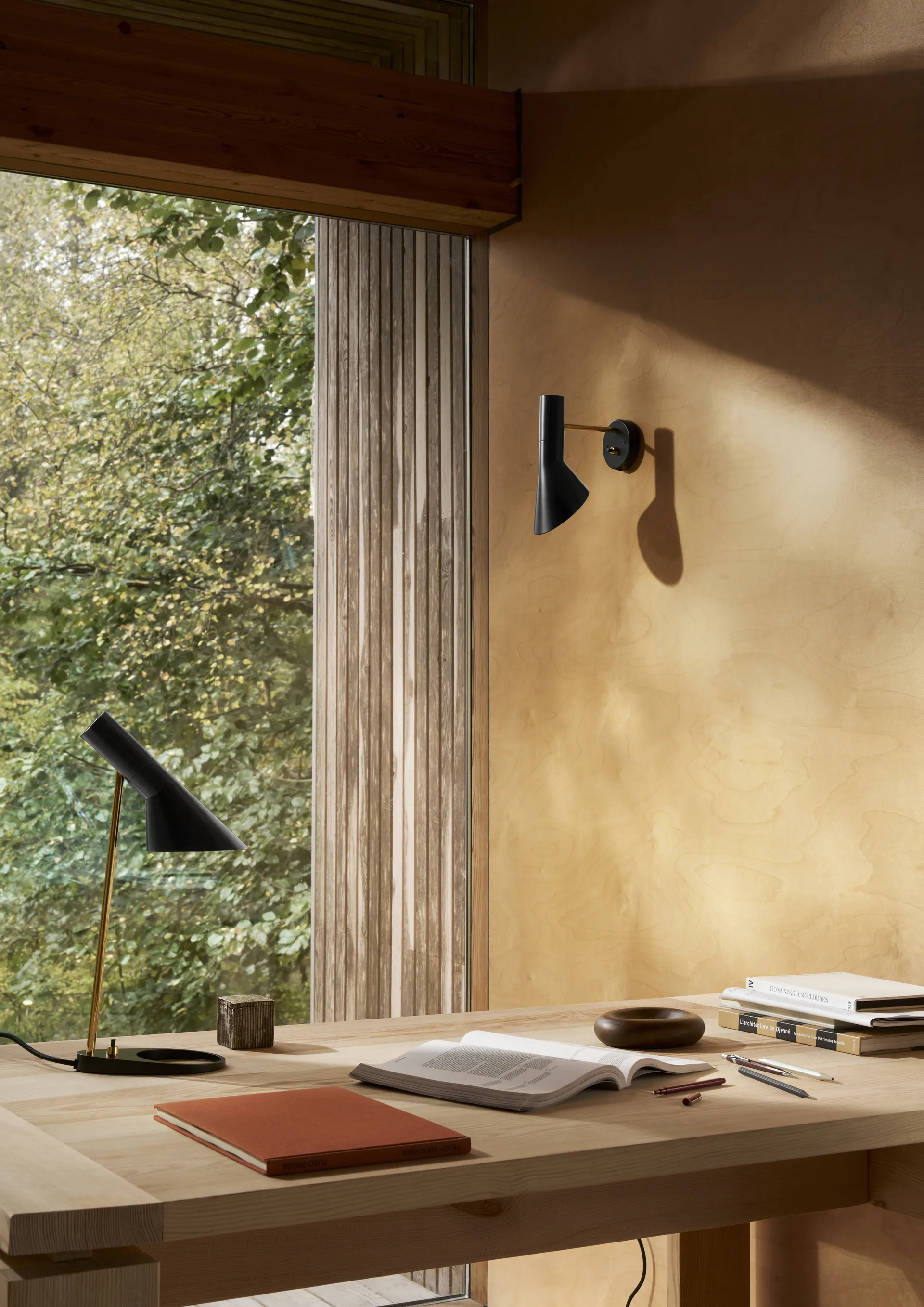 AJ wall lamp fixed installation, Brass-black Louis Poulsen