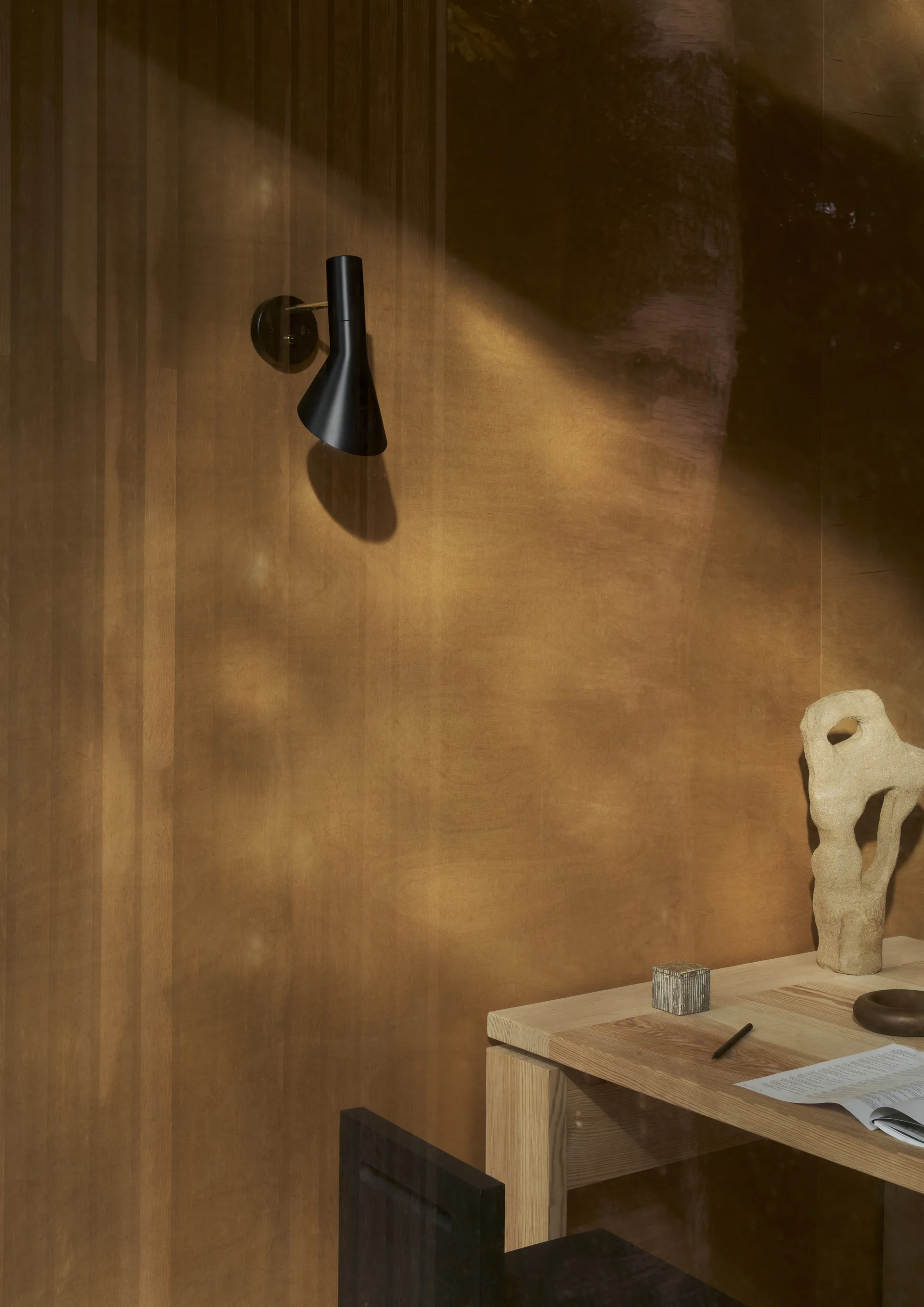 AJ wall lamp fixed installation, Brass-black Louis Poulsen